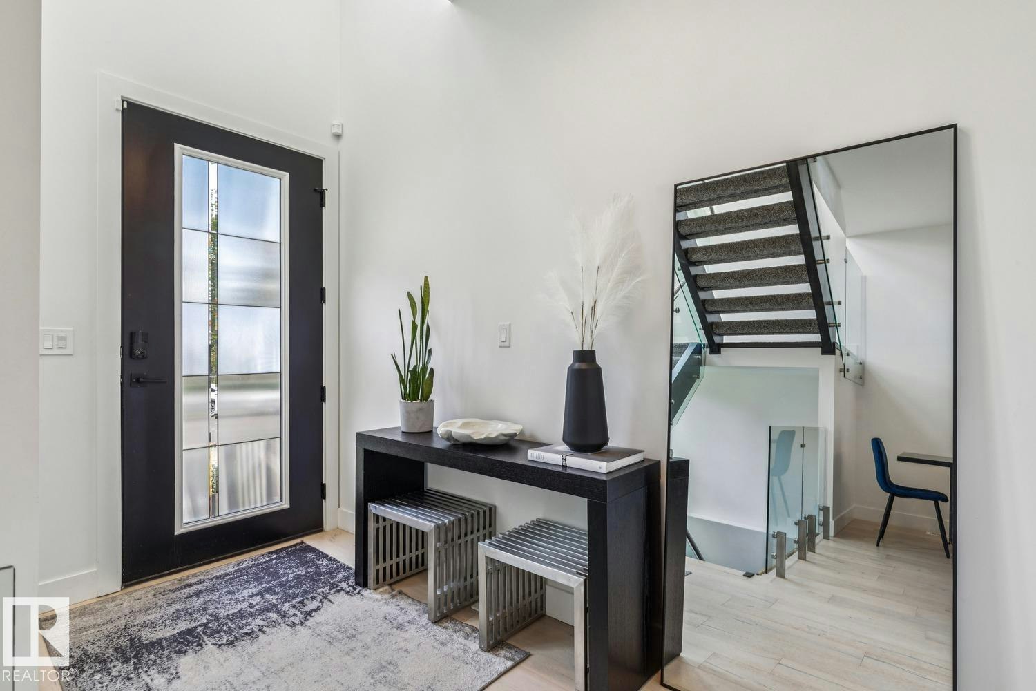 9323 75 Avenue - 4