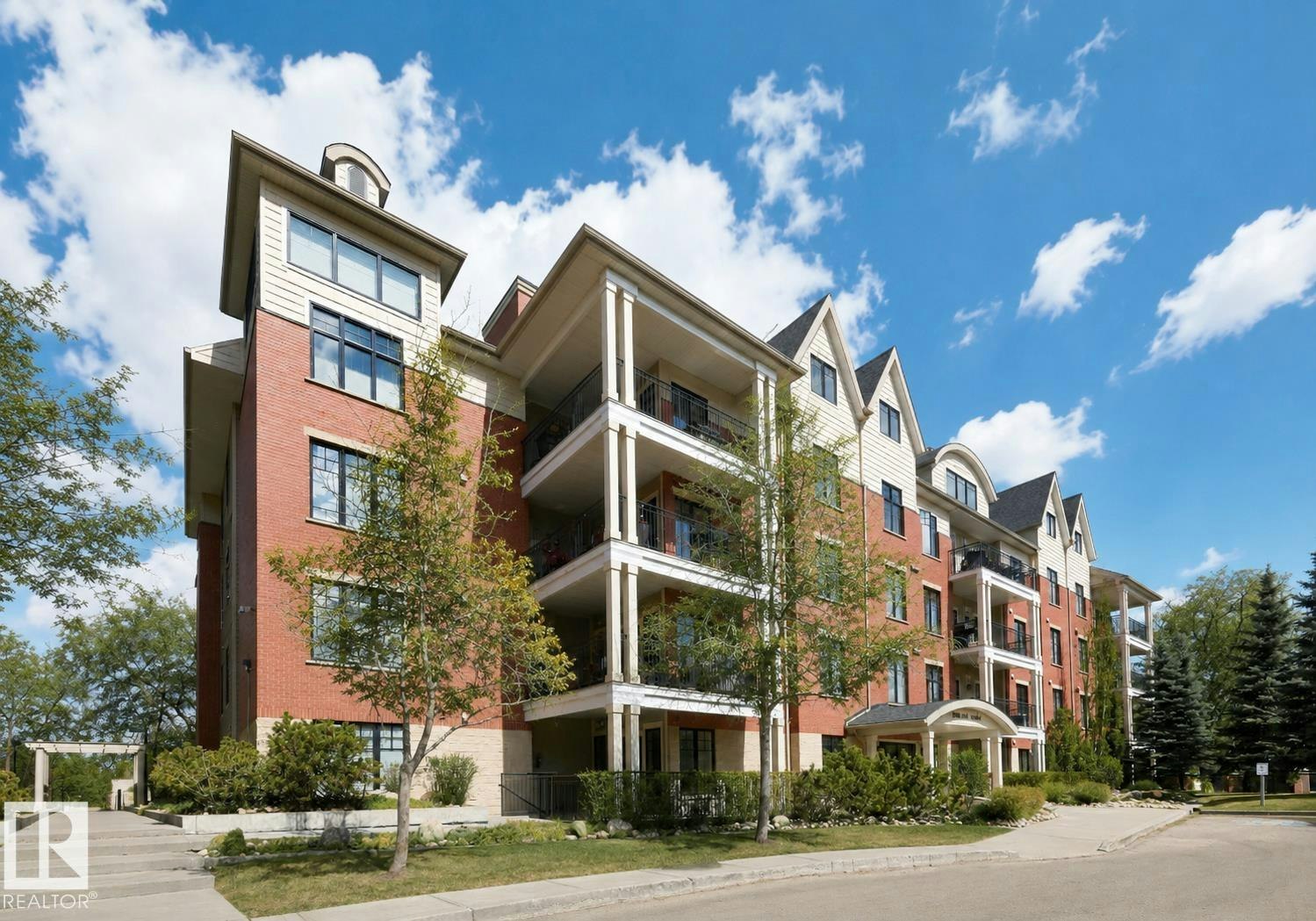 209-9811 96a Street, Edmonton, AB, T6A 4A4