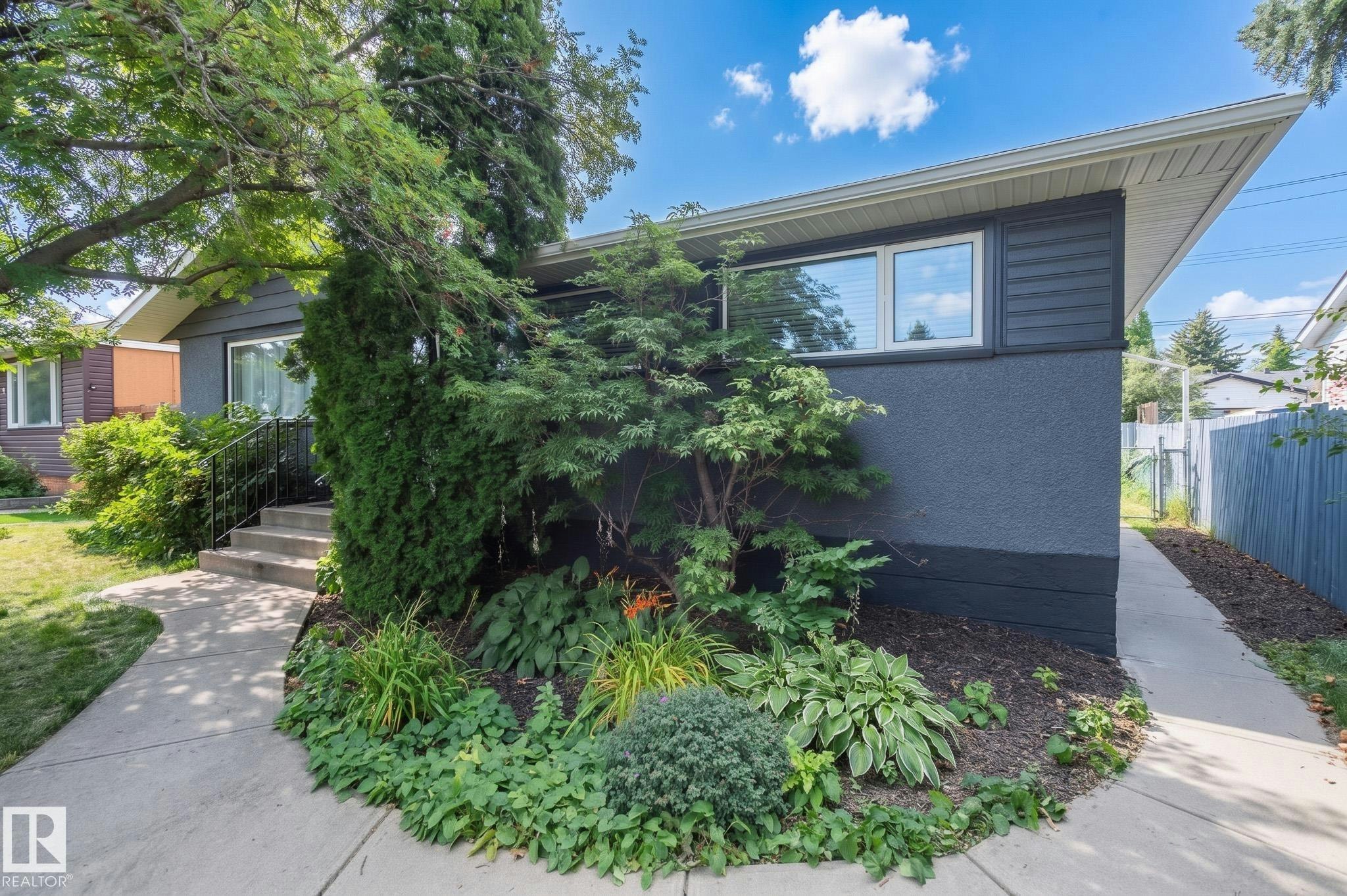 5207 103 Avenue, Edmonton, AB, T6A 0T1