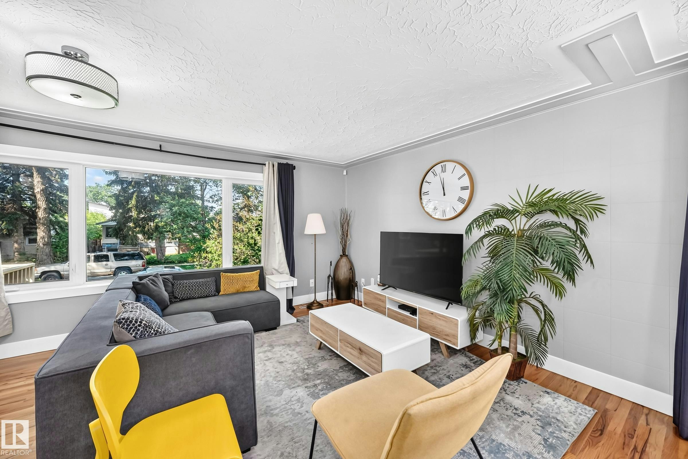 10139 74 Street, Edmonton, AB, T6A 2X8