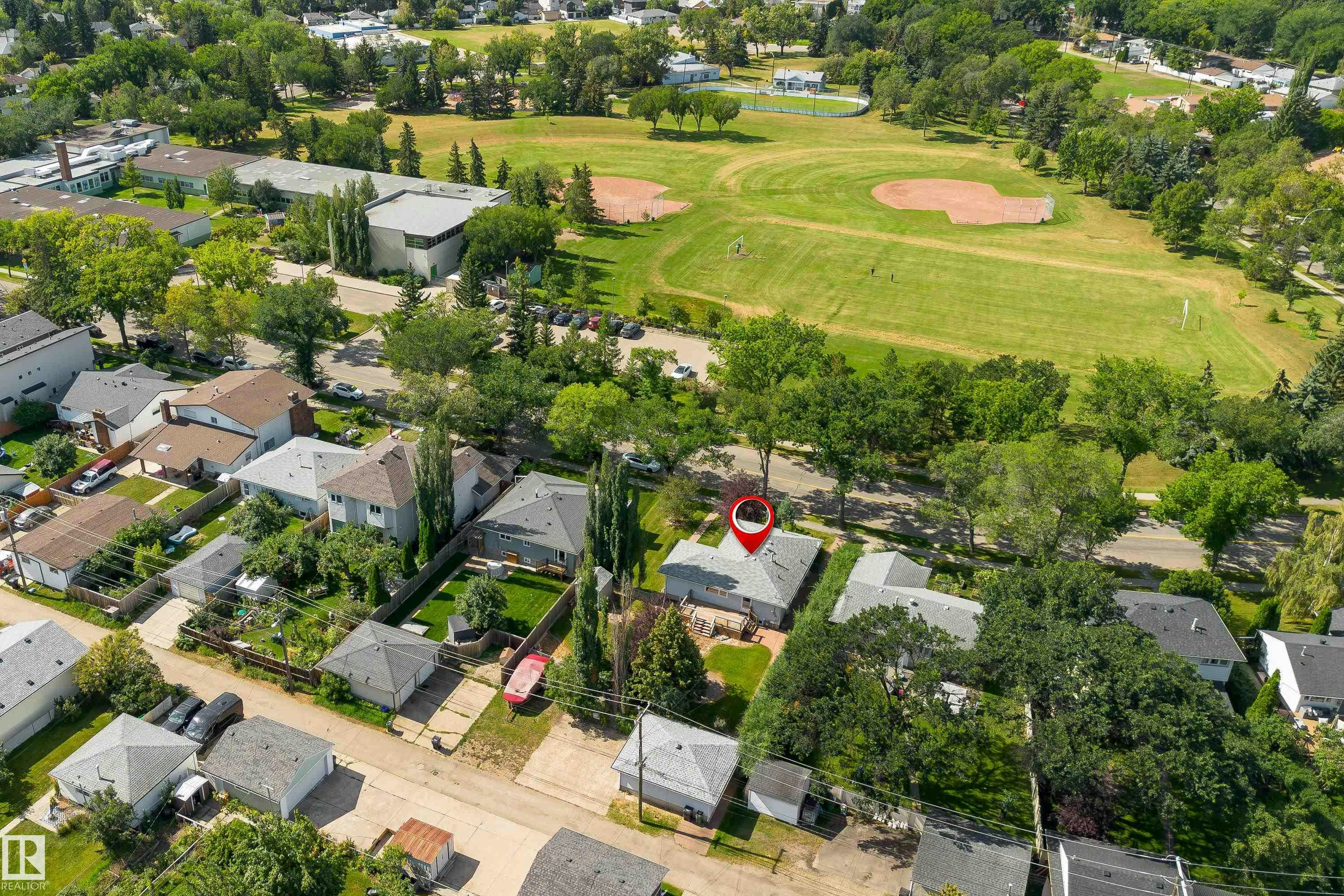 9457 79 Street, Edmonton, AB, T6C 2R8