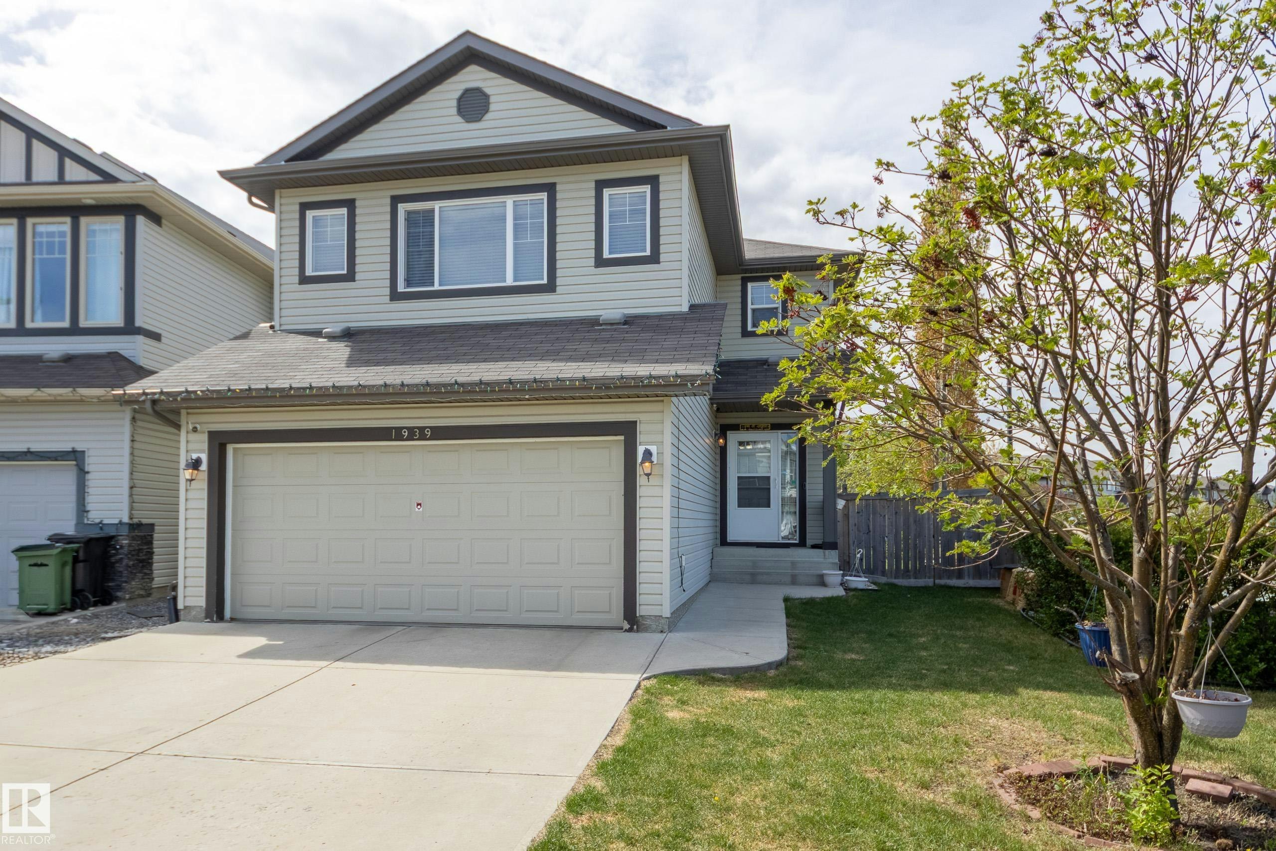 1939 118 Street, Edmonton, AB, T6W 2E4