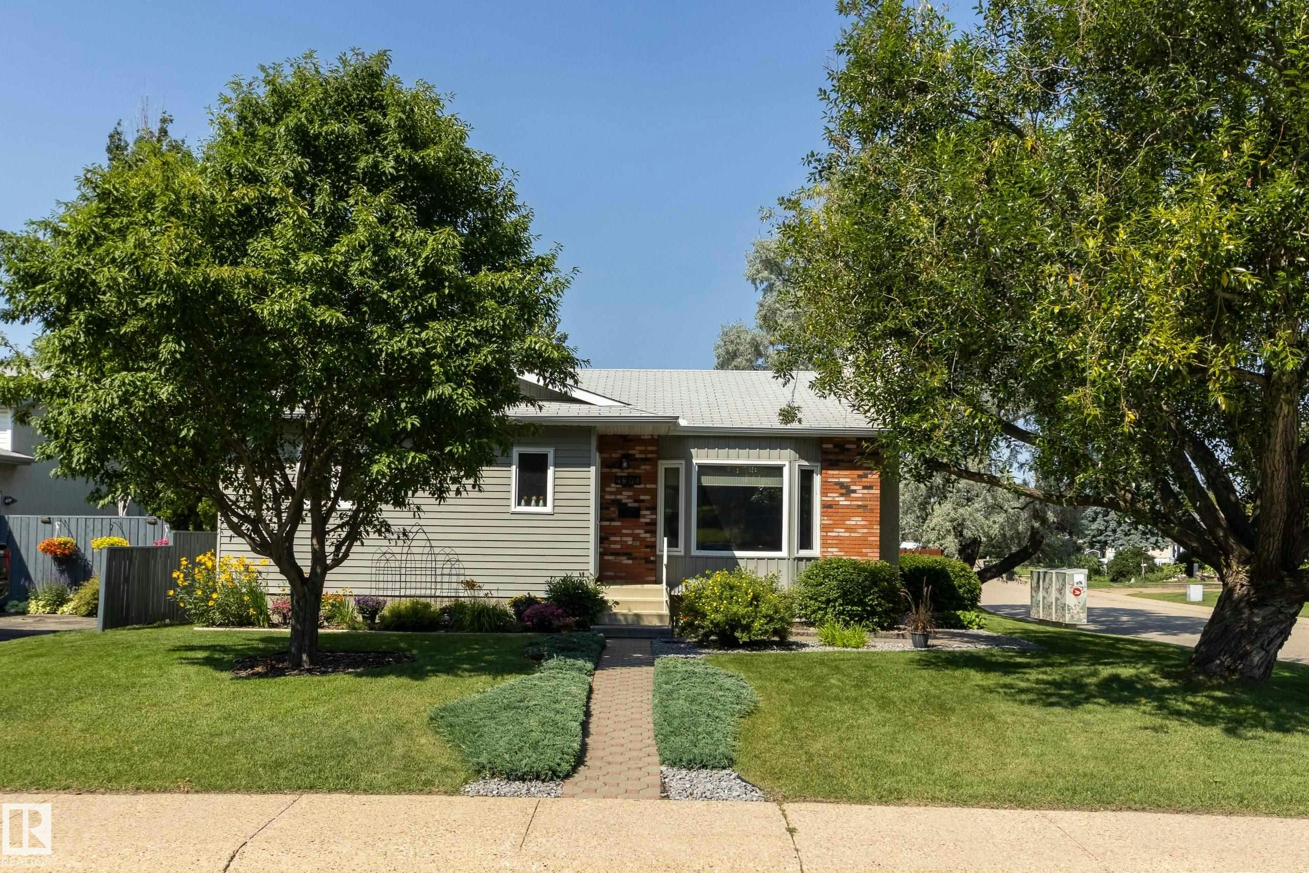 4904 11 Avenue, Edmonton, AB, T6L 5W8