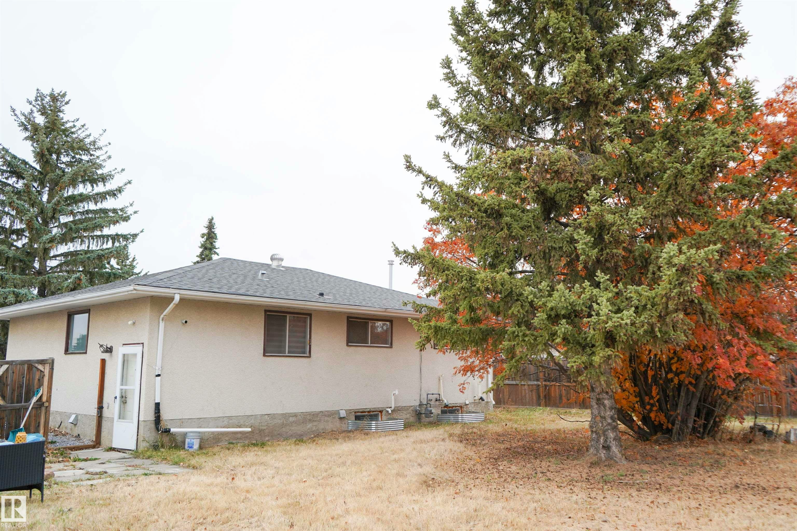 4203 83 Street, Edmonton, AB, T6K 1C8 - 40