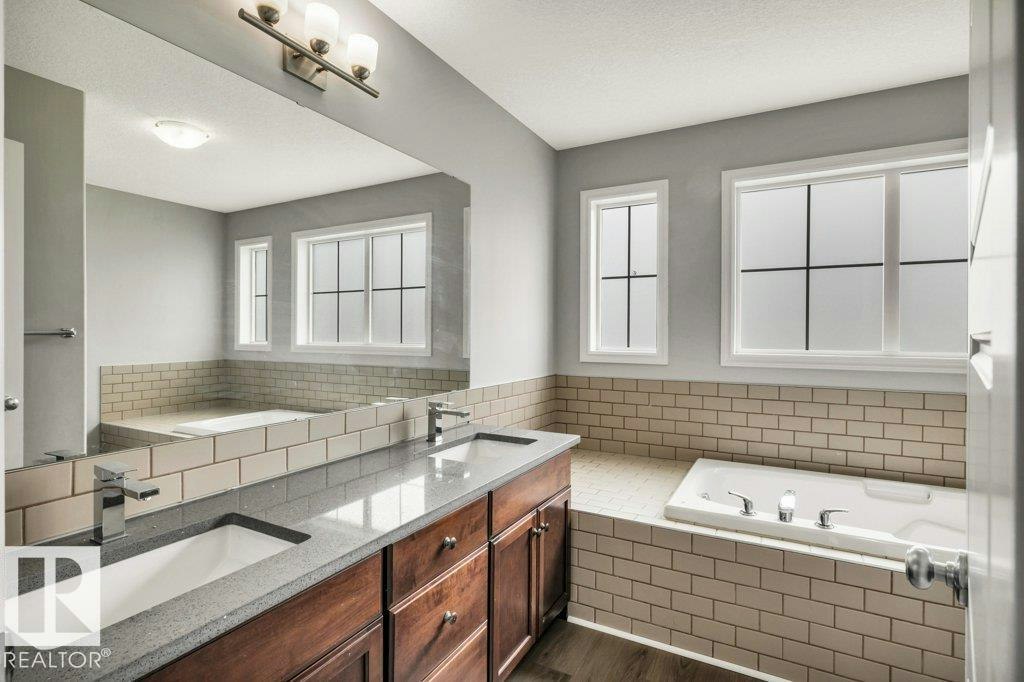 5903 12 Avenue, Edmonton, AB, T6X 0T3 - 38