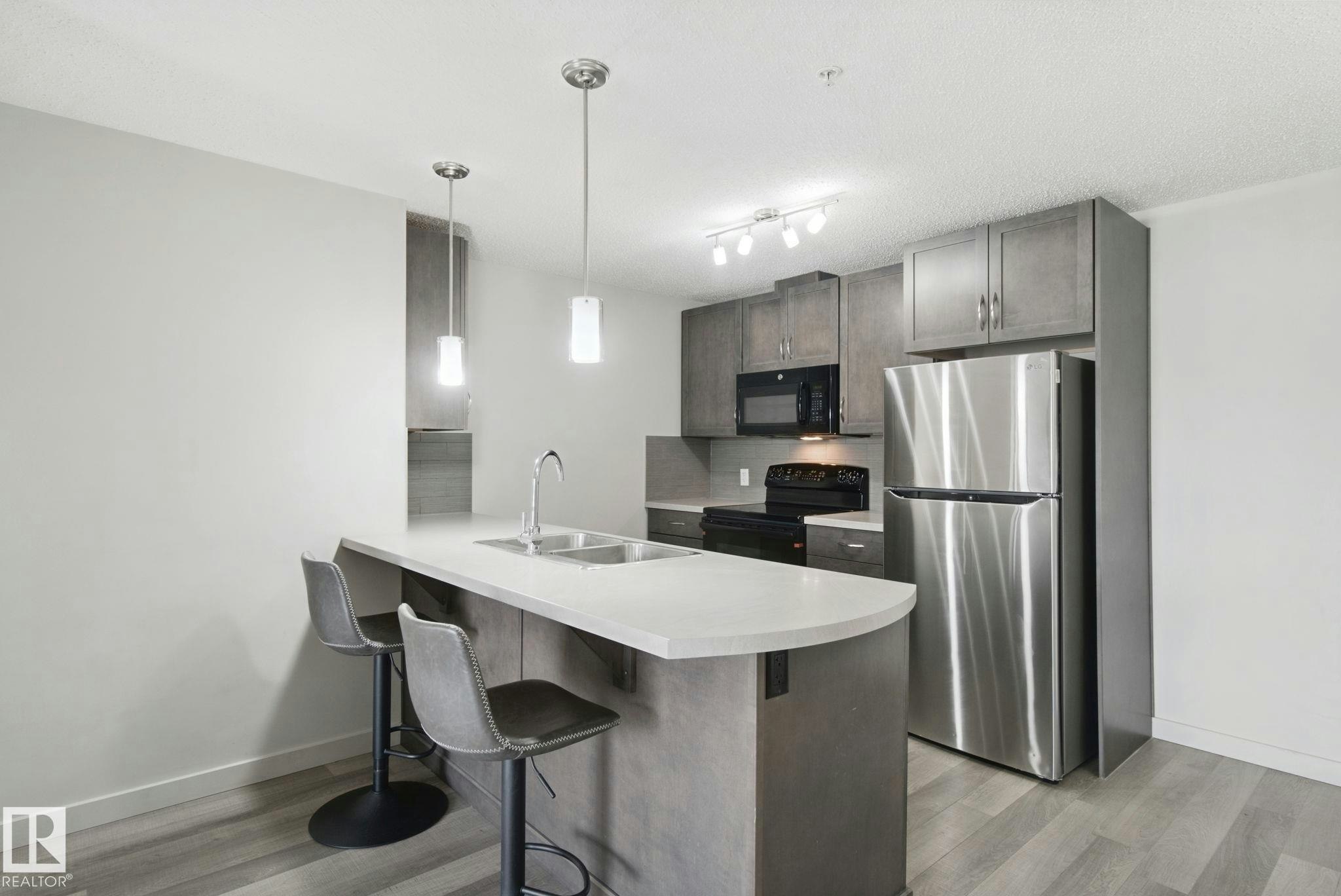 351-7805 71 Street, Edmonton, AB, T6B 0B9