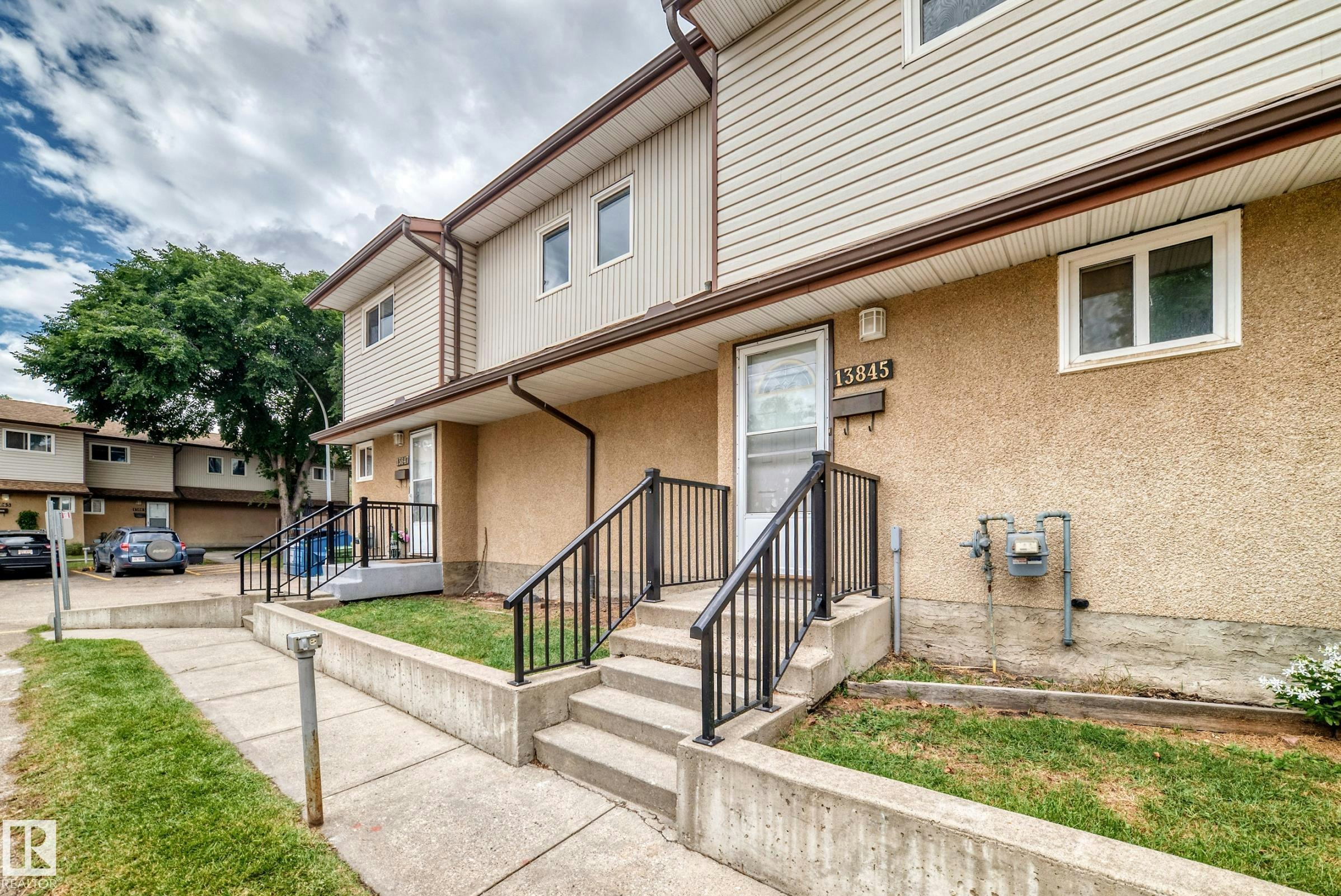 13845 24 Street, Edmonton, AB, T5Y 1K1