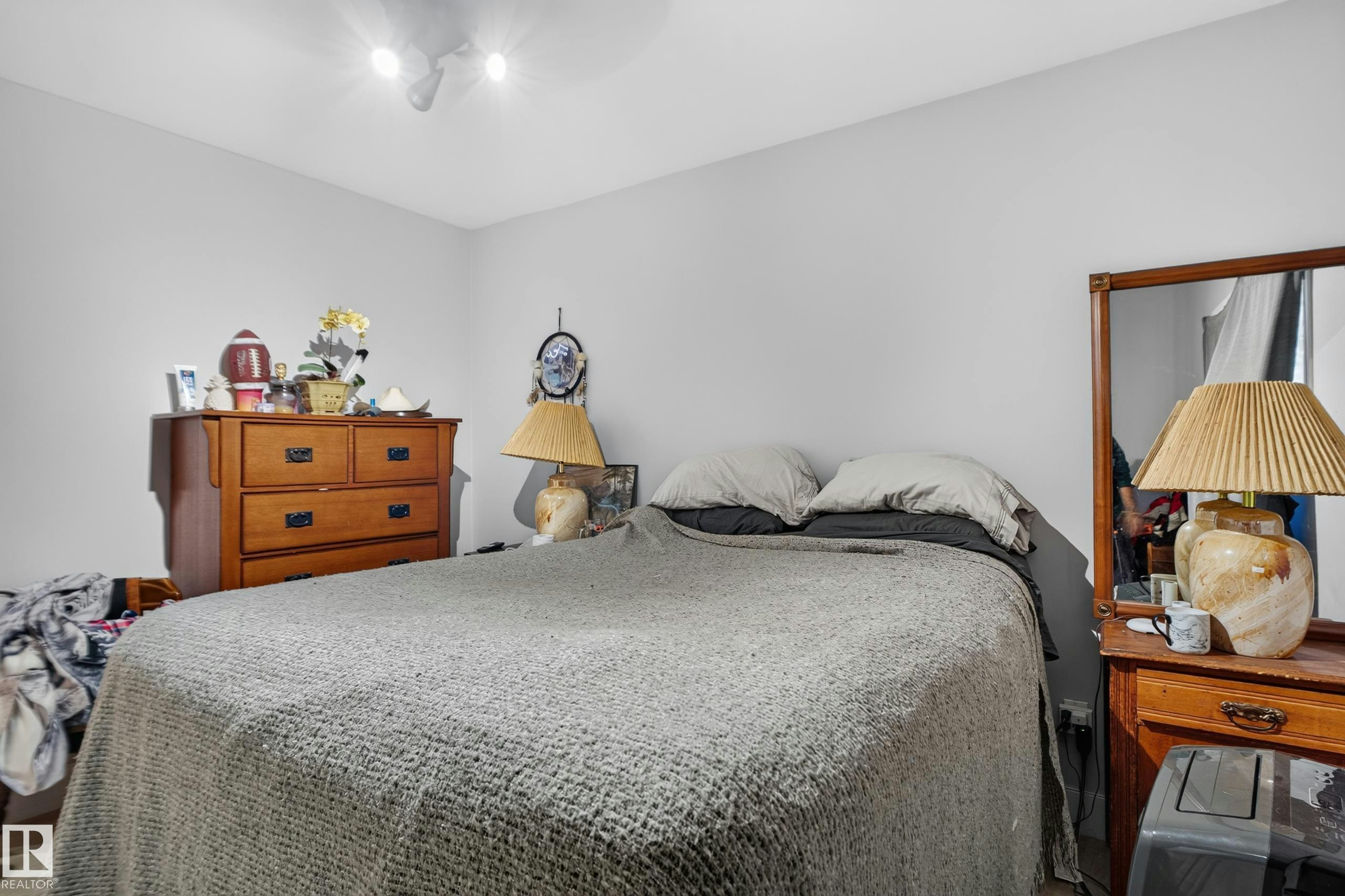 10548 40 Street, Edmonton, AB, T6A 1T1 - 11