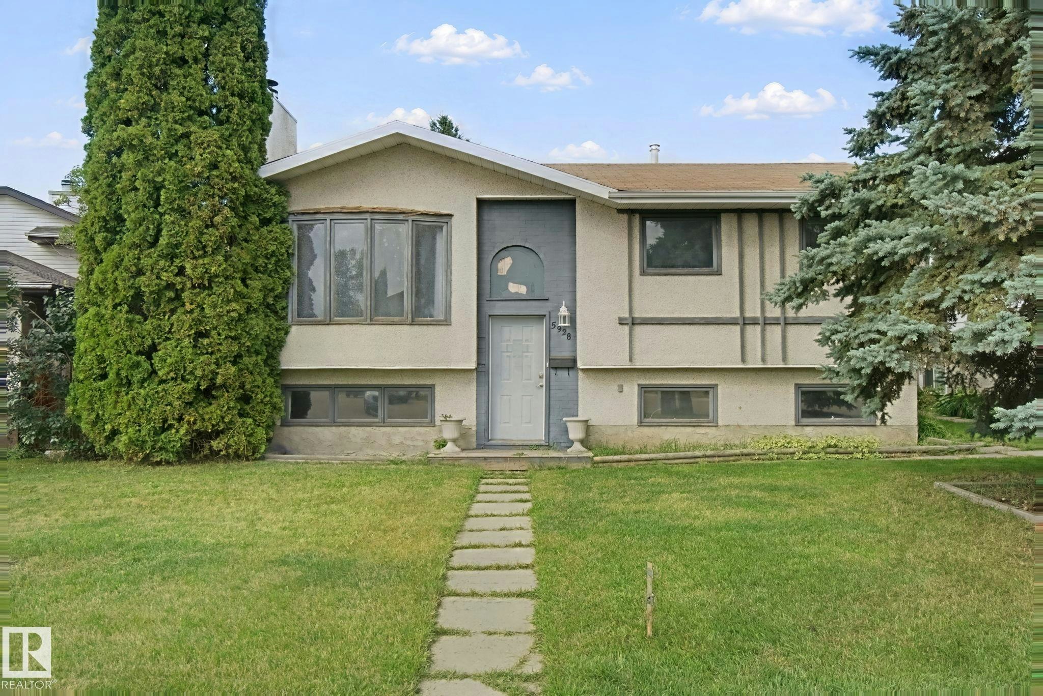 5928 11 Avenue NW, Edmonton, AB, T6L 3A6