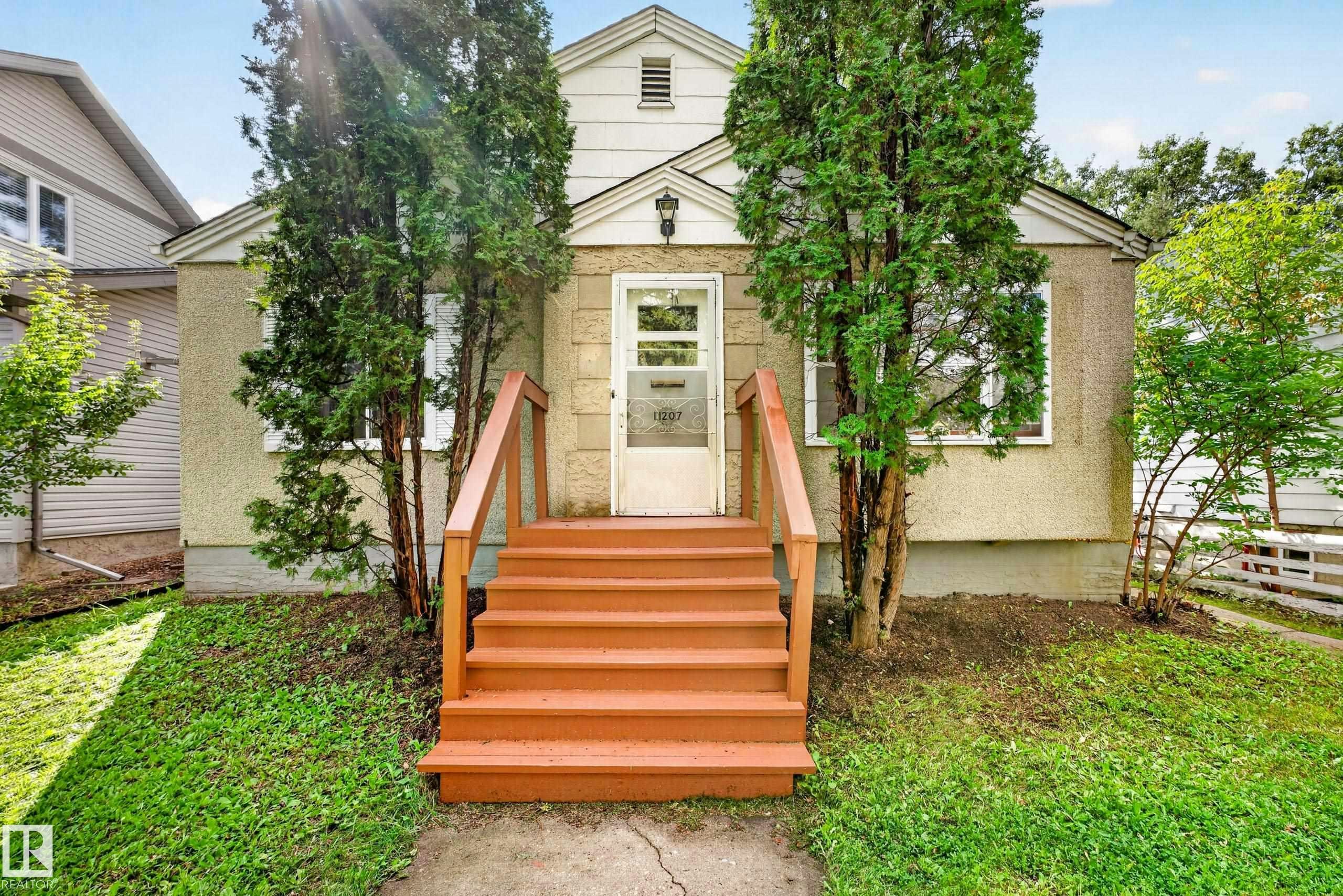 11207 72 Avenue, Edmonton, AB, T6G 0B4