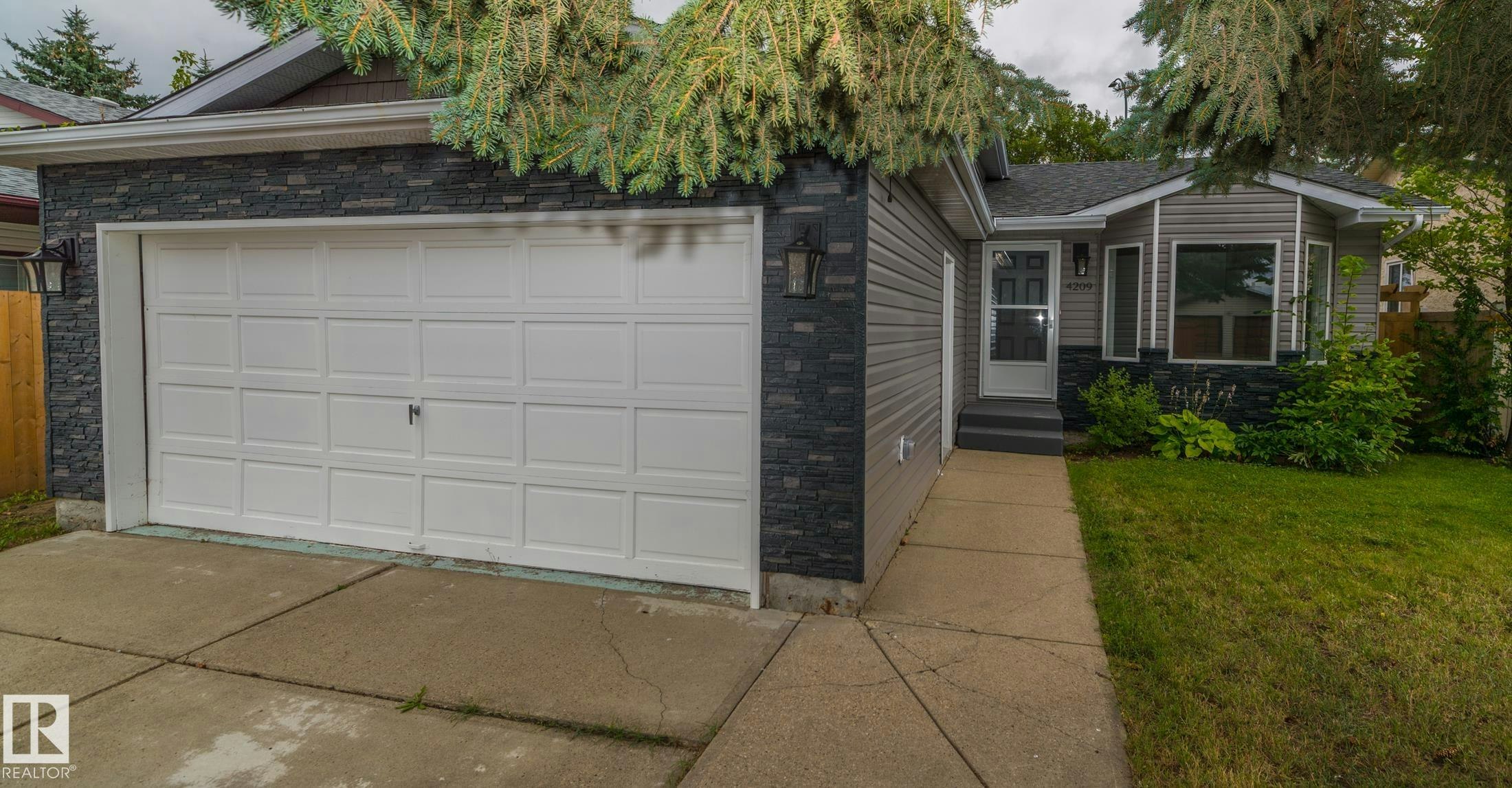 4209 25 Avenue, Edmonton, AB, T6L 6B4