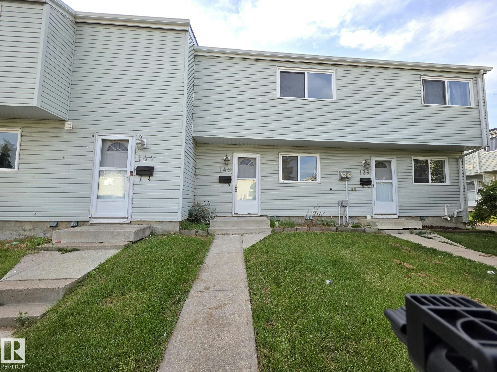 140 Dickinsfield Court NW, Edmonton, AB, T5E 5V8