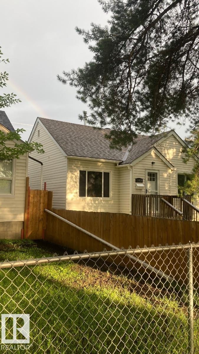 11438 83 Street, Edmonton, AB, T5B 2Y3