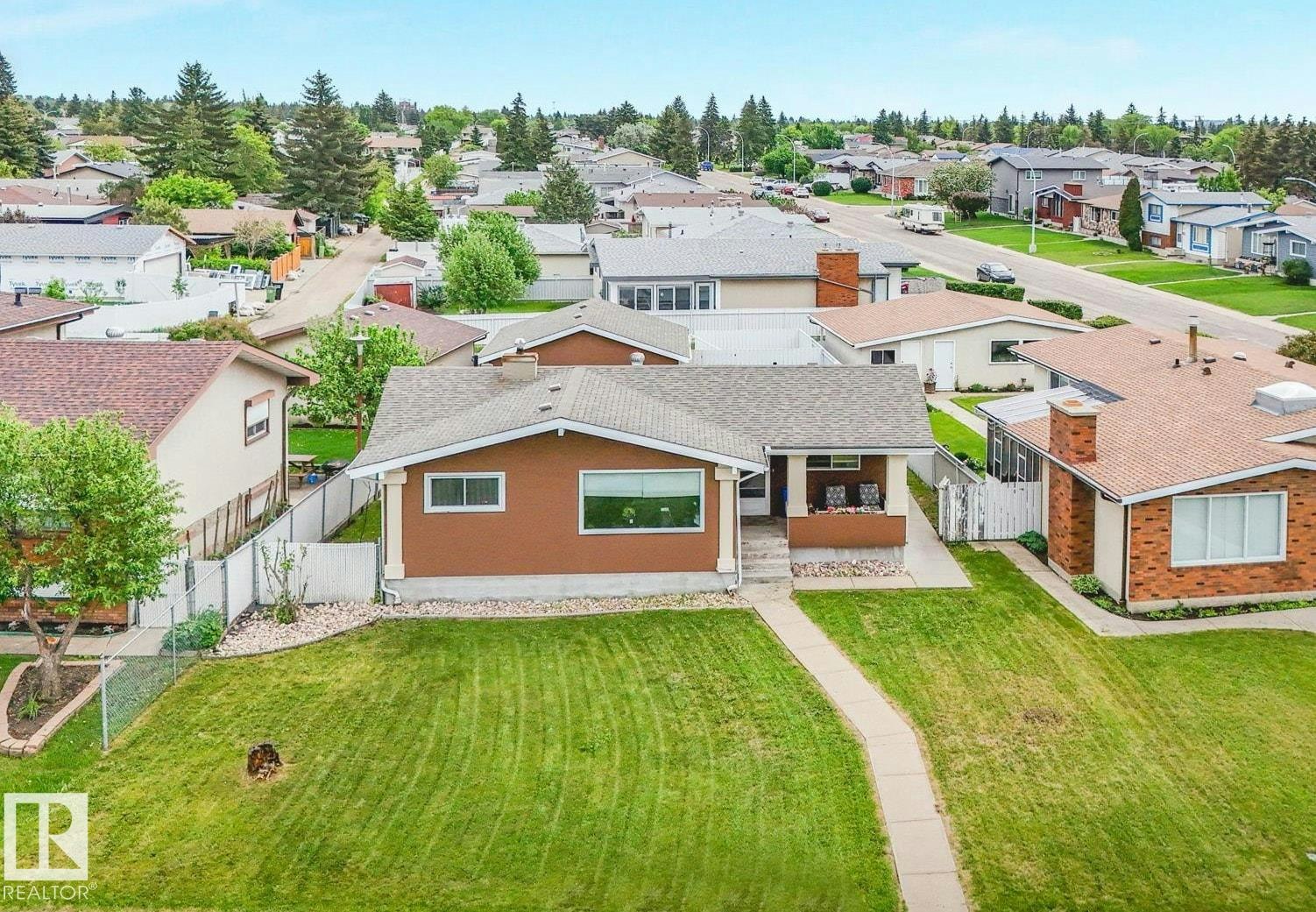 13807 92 Street, Edmonton, AB, T5E 3S1