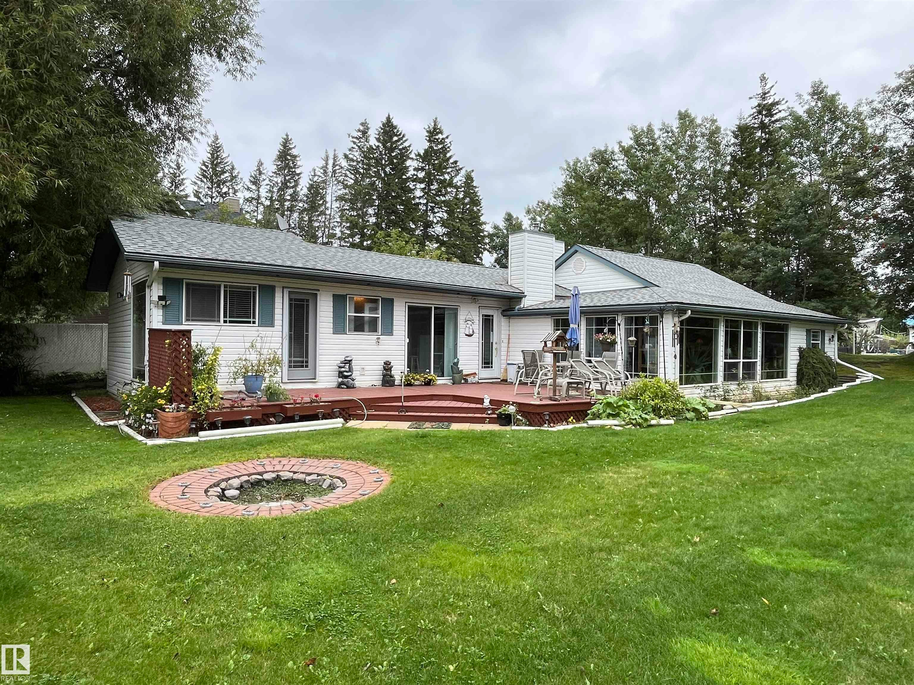 5224 50 Avenue, Rural Lac Ste. Anne County, AB, T0E 0A0