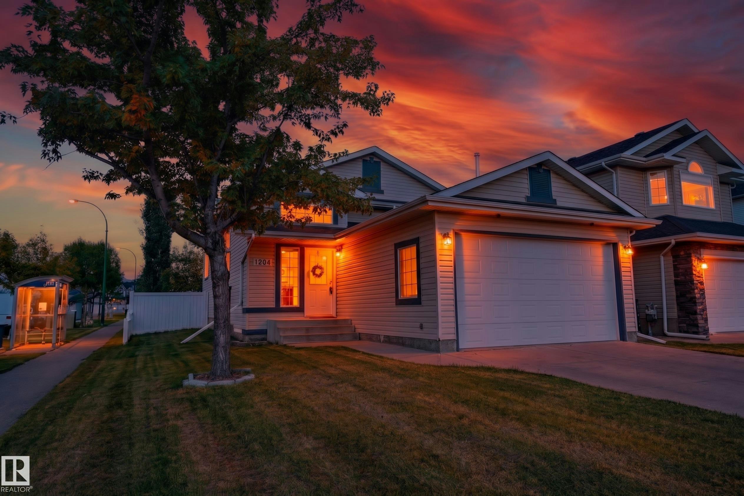 1204 Klarvatten Crest, Edmonton, AB, T5Z 3N4