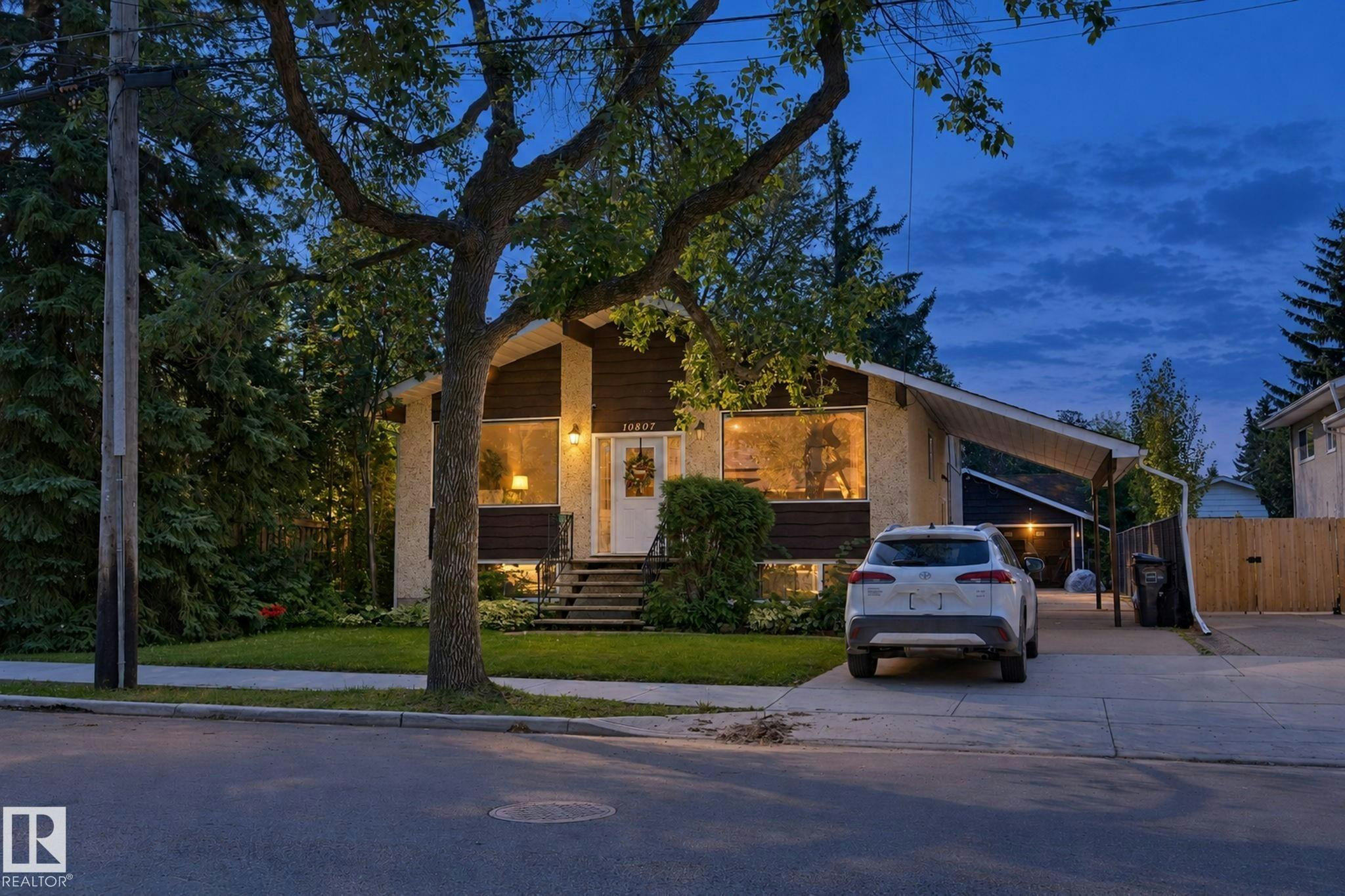 10807 54 Avenue, Edmonton, AB, T6H 0T8