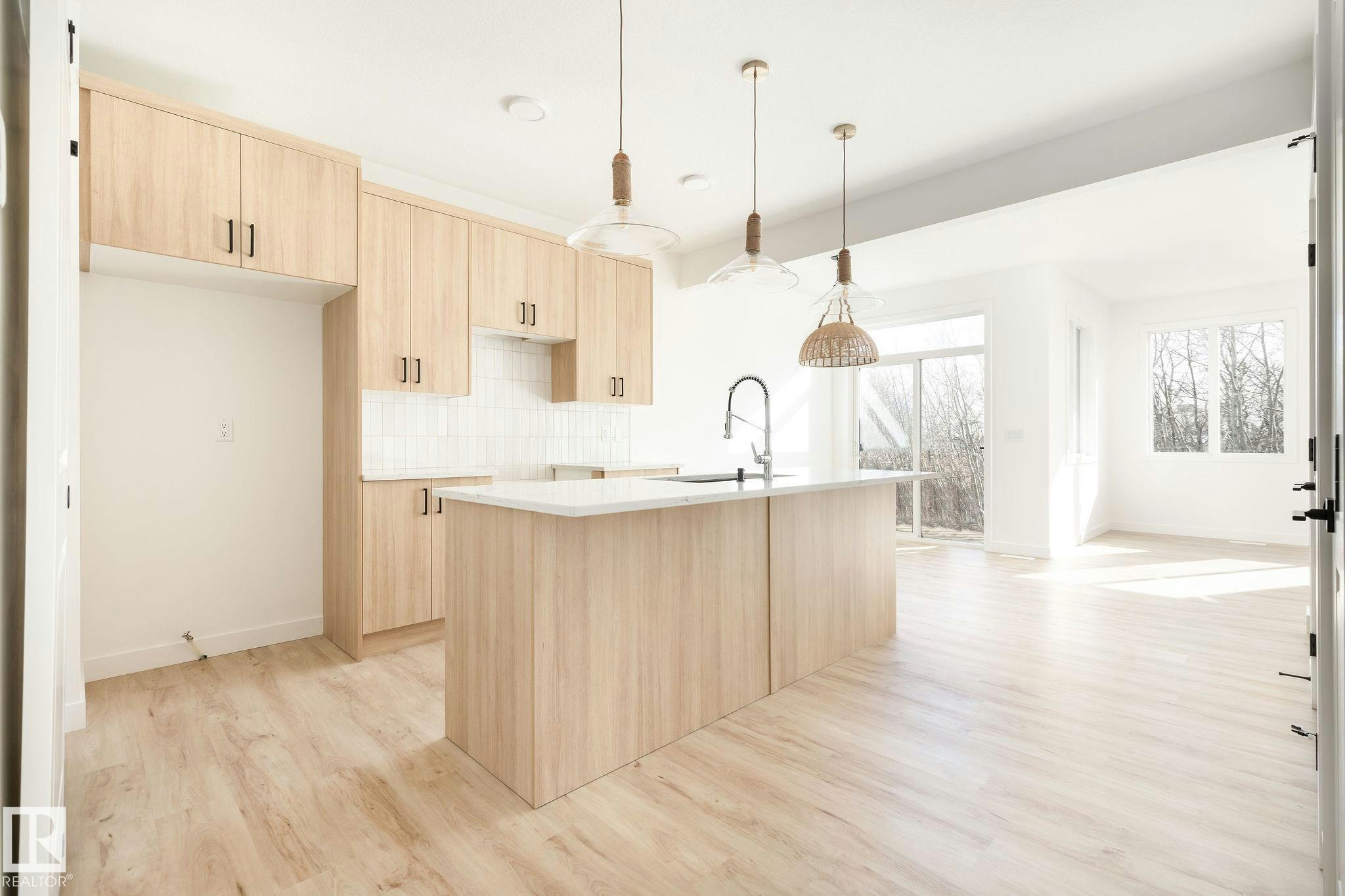 8253 Kiriak Loop, Edmonton, AB, T6W 5S2