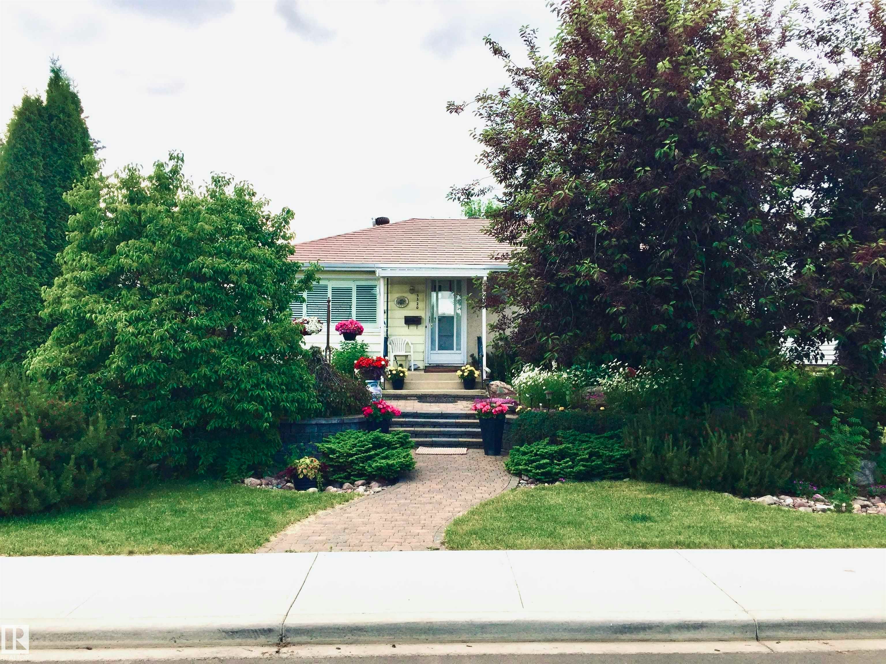 5320 105b Street, Edmonton, AB, T6H 2S3