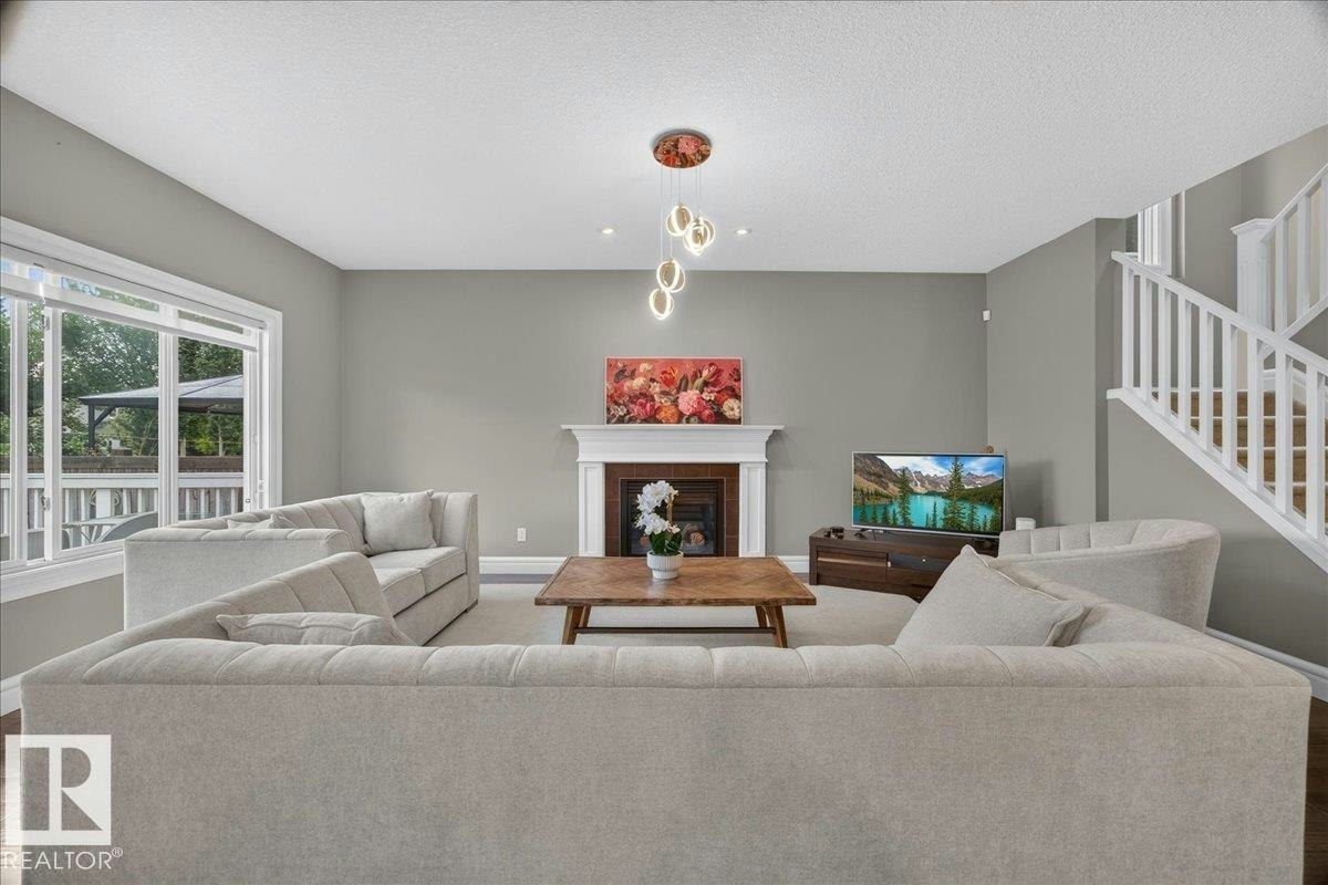 11408 15 Avenue, Edmonton, AB, T6W 0Z8