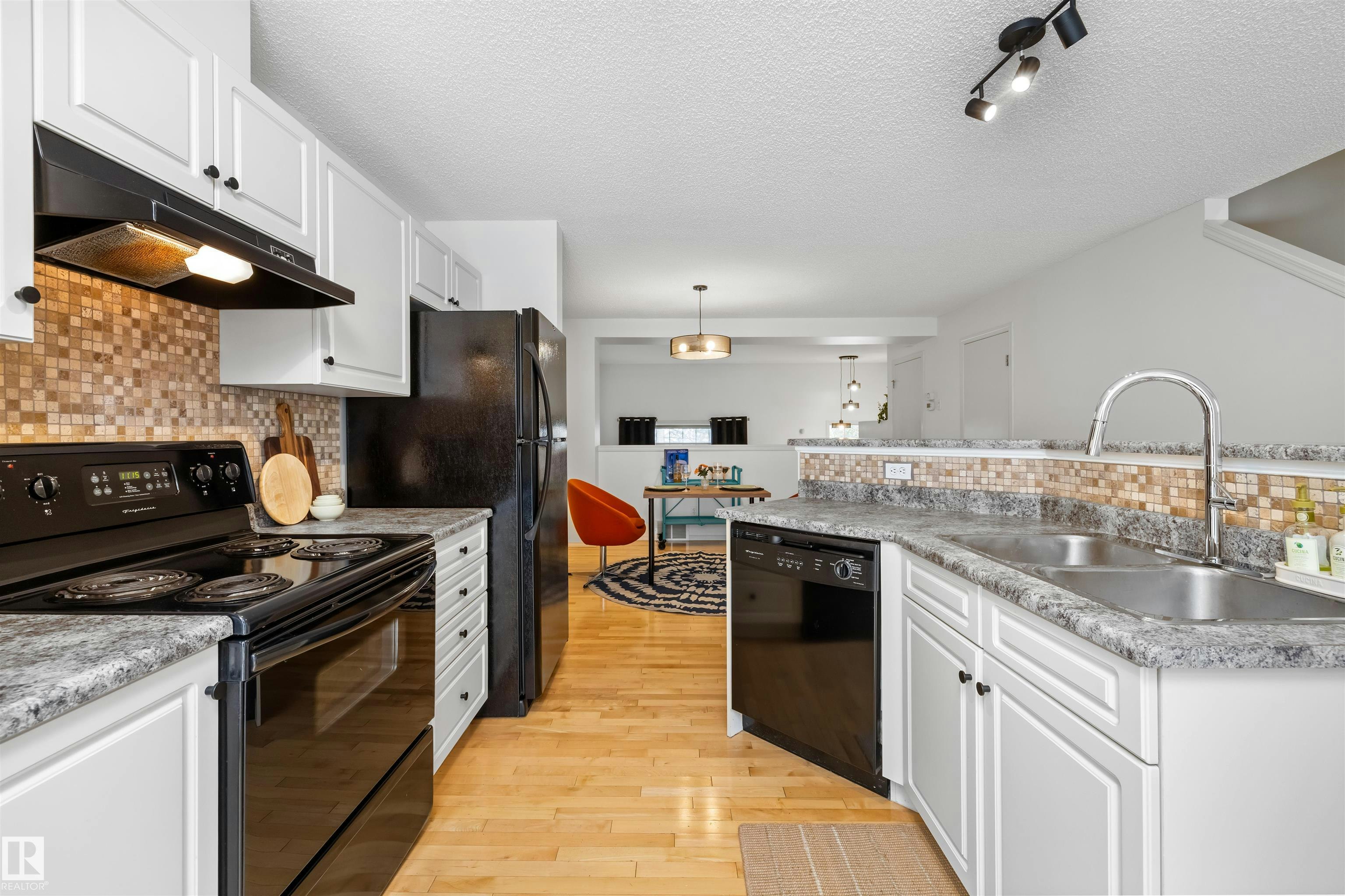 83-8304 11 Avenue, Edmonton, AB, T6X 1J8