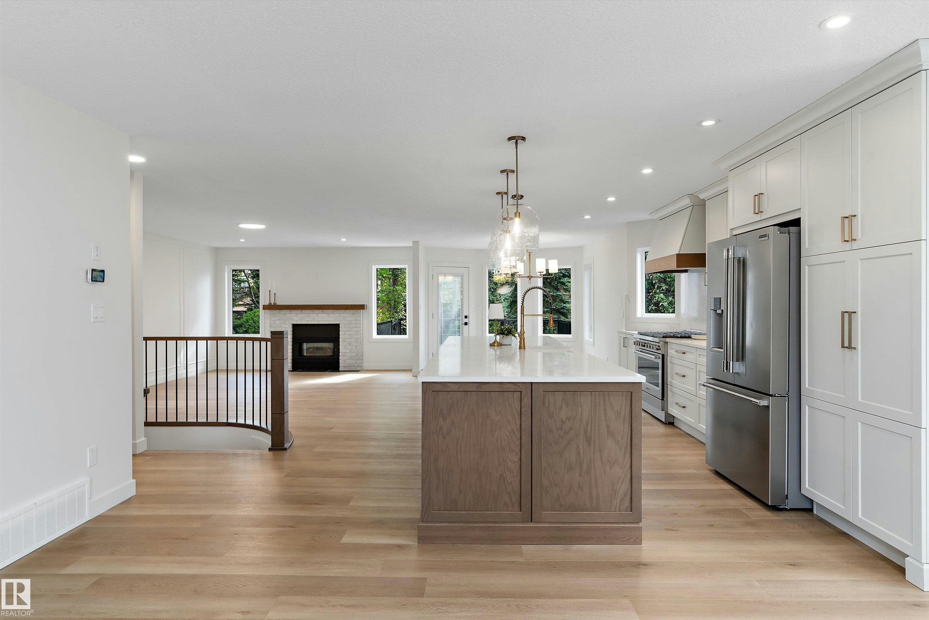1708 Bearspaw Drive W, Edmonton, AB, T6J 6K5 - 3