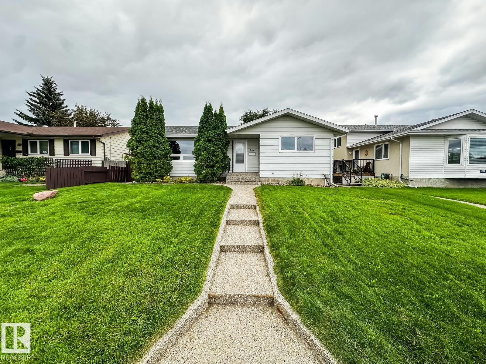 6811 40 Avenue - 2