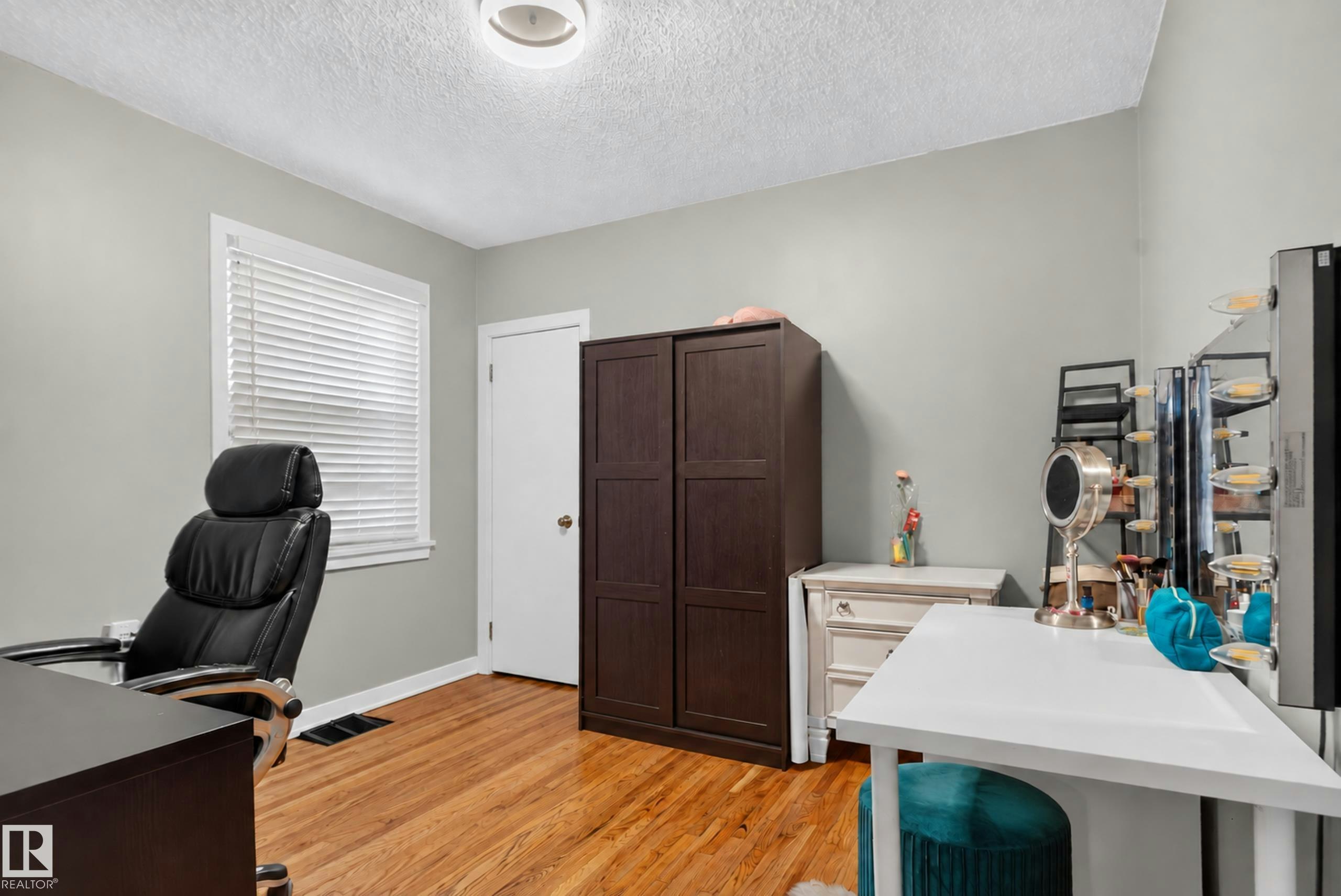 11406 83 Street, Edmonton, AB, T5B 2Y3 - 16
