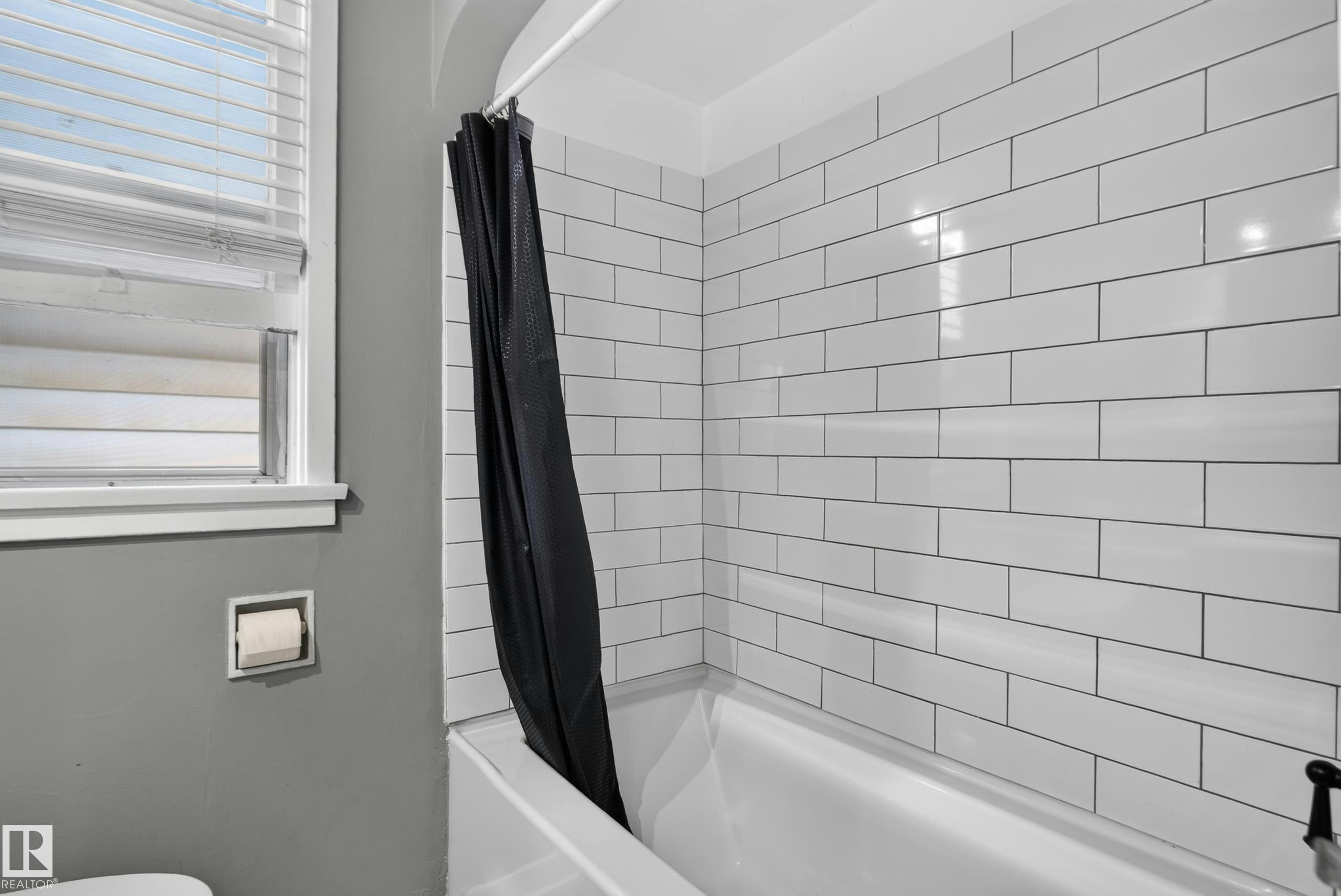 11406 83 Street, Edmonton, AB, T5B 2Y3 - 13