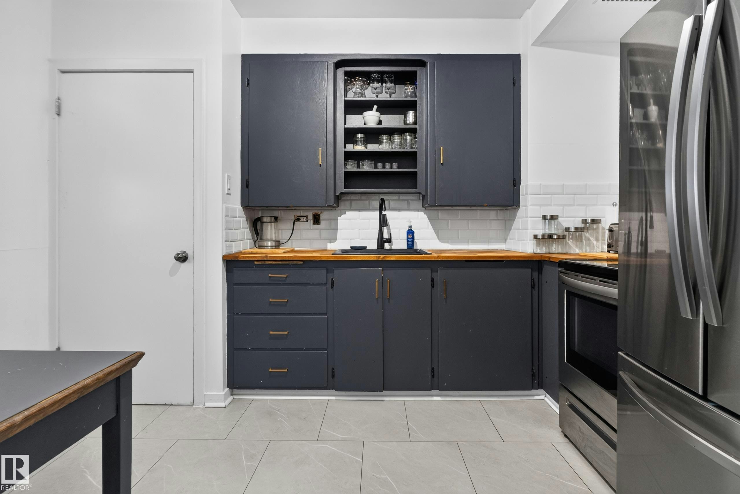 11406 83 Street, Edmonton, AB, T5B 2Y3 - 21