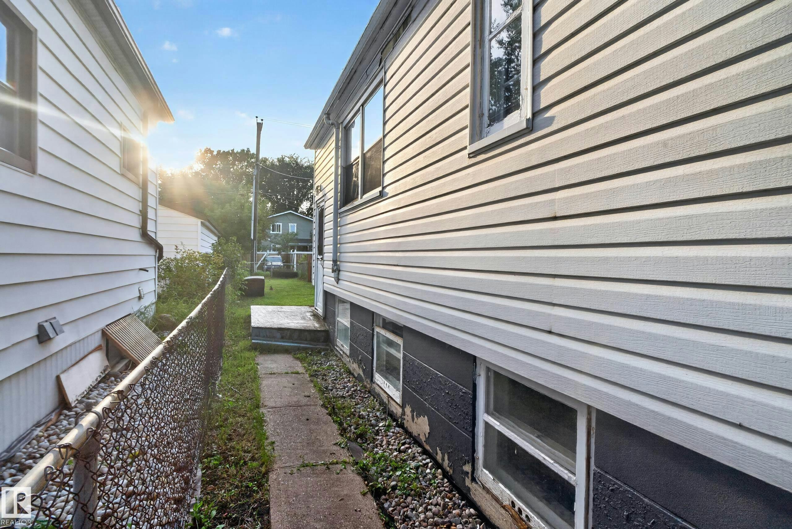 11406 83 Street, Edmonton, AB, T5B 2Y3 - 24