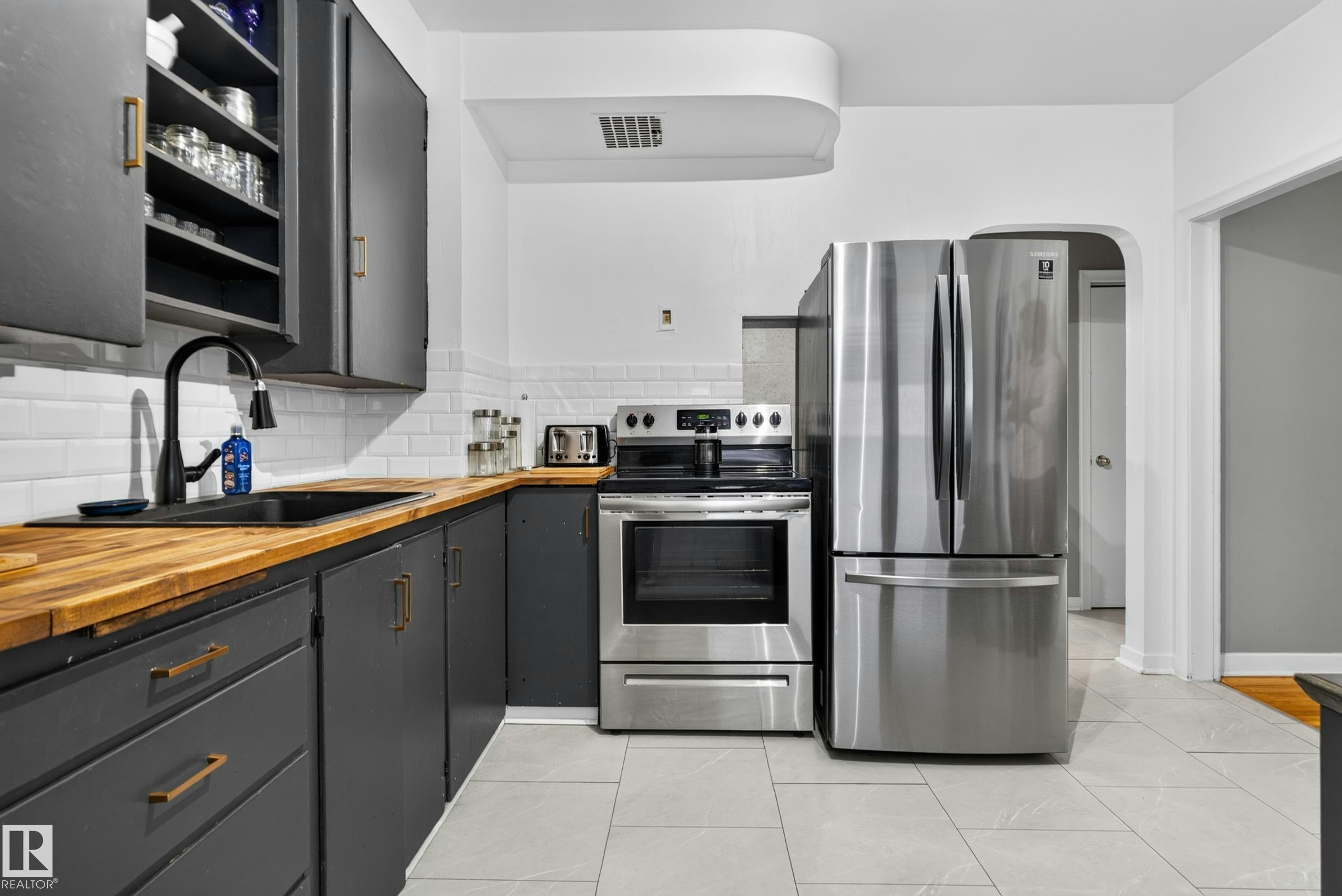 11406 83 Street, Edmonton, AB, T5B 2Y3 - 22