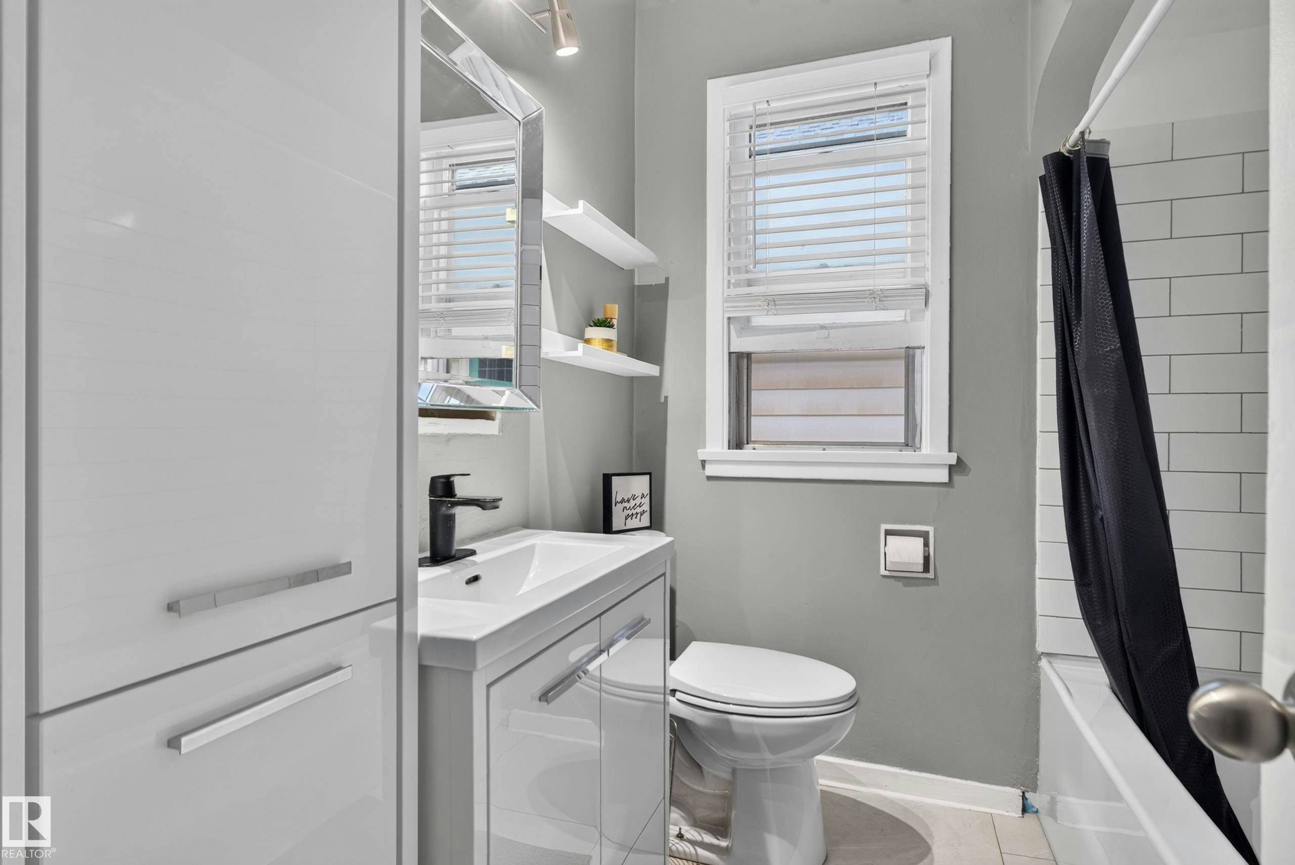 11406 83 Street, Edmonton, AB, T5B 2Y3 - 11