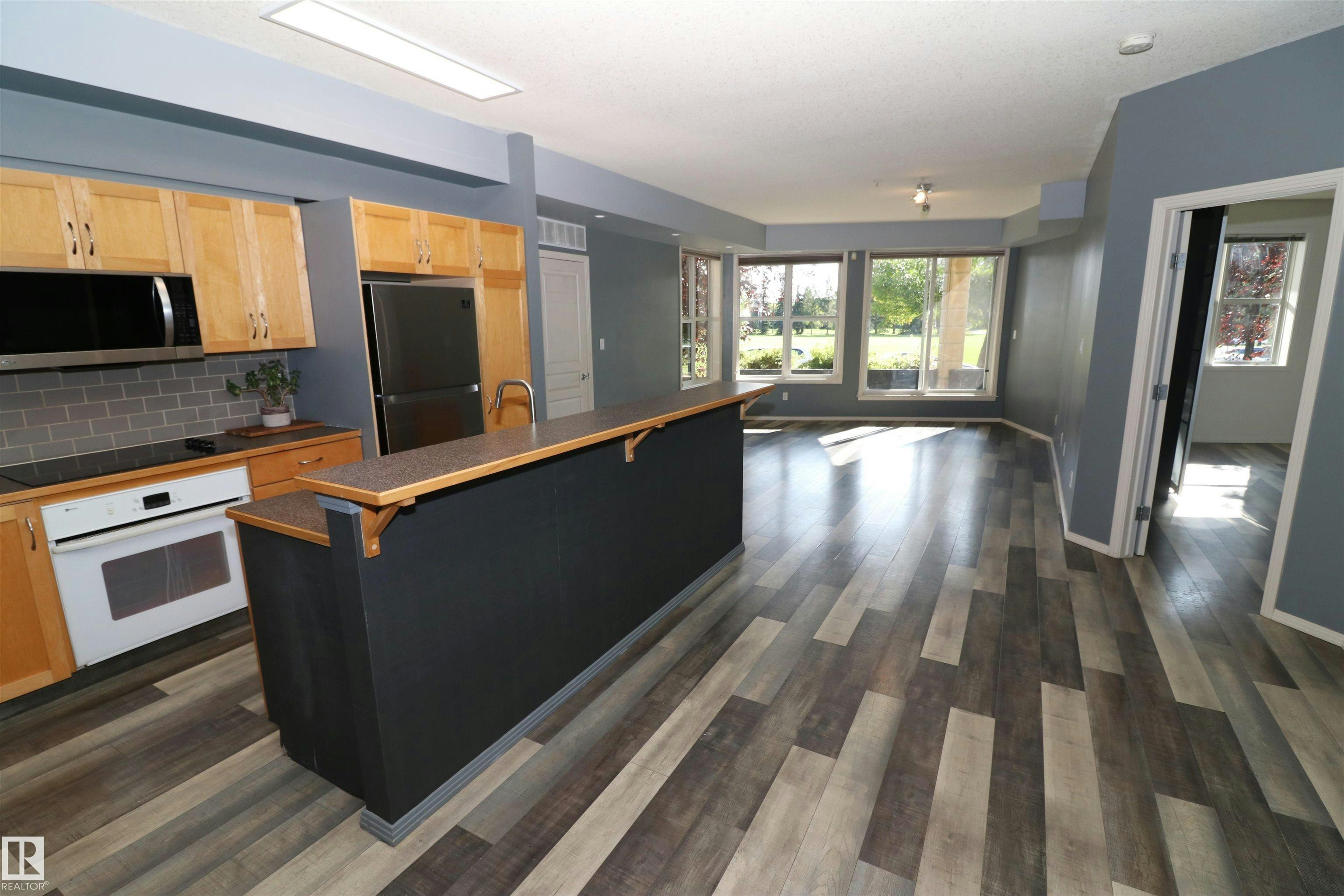 103-9804 101 Street, Edmonton, AB, T5K 0W9