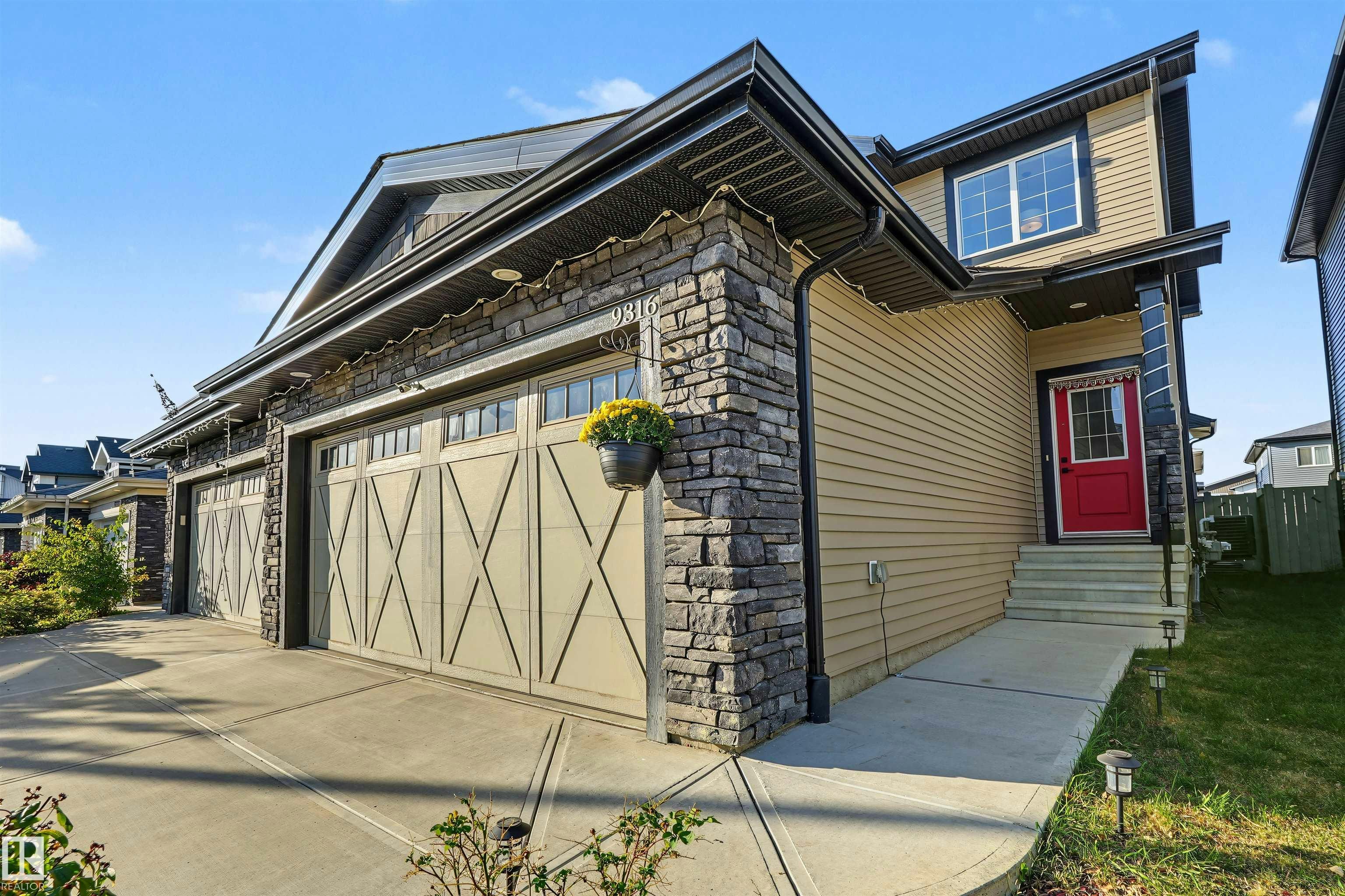9316 Pear Link SW, Edmonton, AB, T6X 2V9