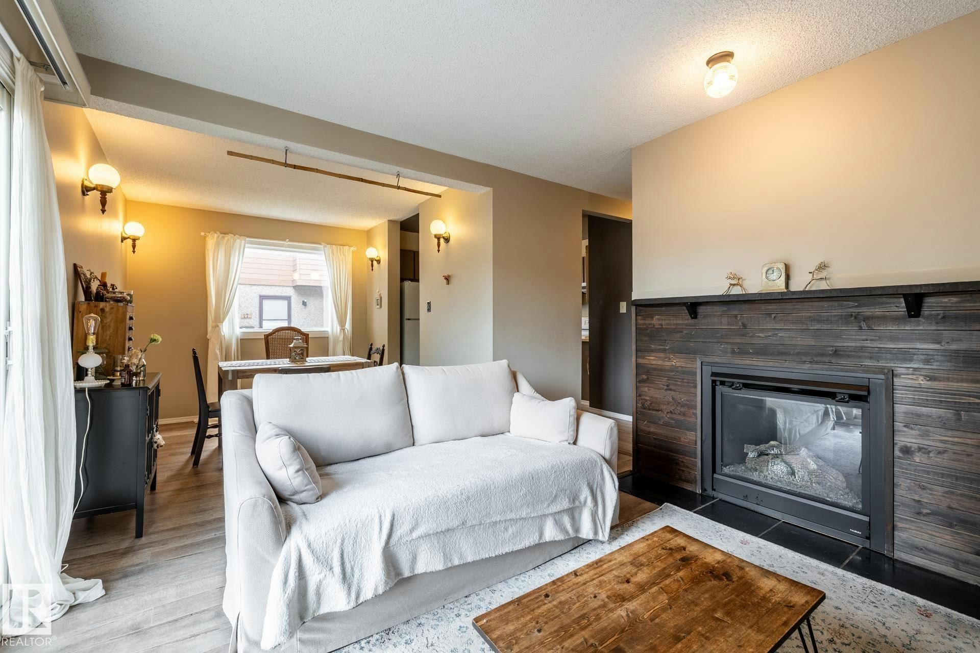 20-3812 20 Avenue, Edmonton, AB, T6L 4B2
