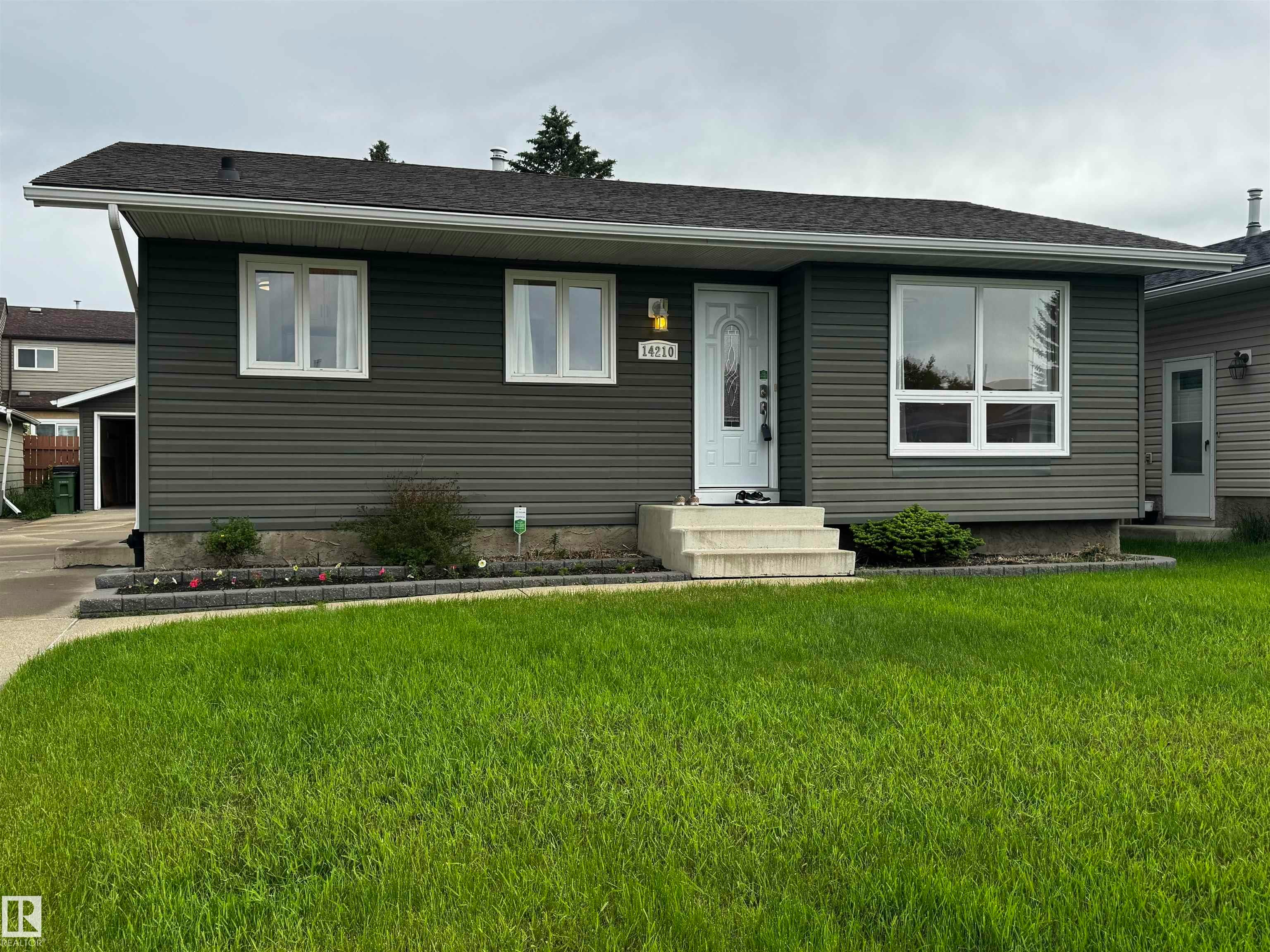 14210 22a Street, Edmonton, AB, T5Y 1E1