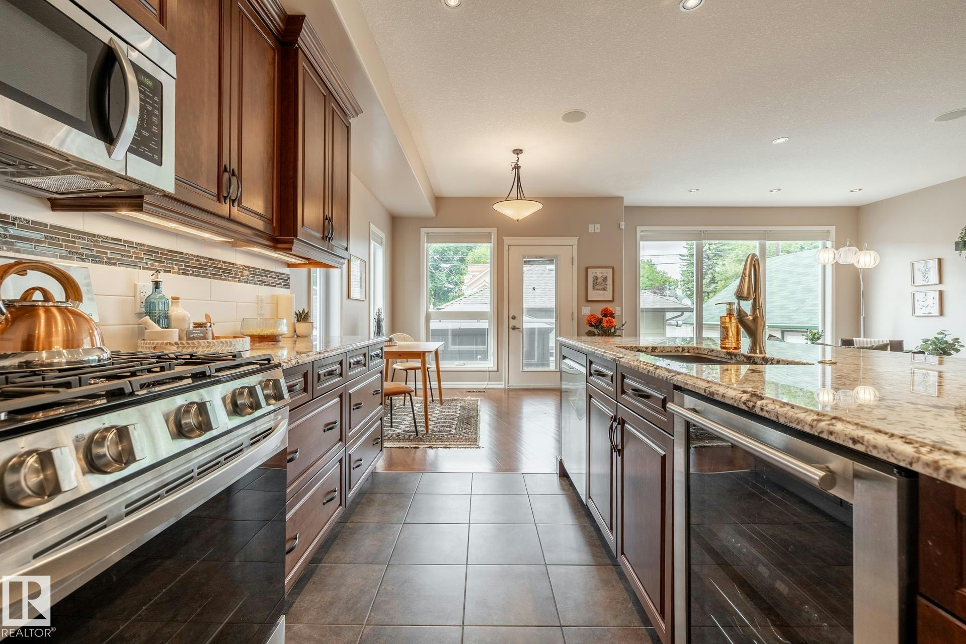 11122 52 Street, Edmonton, AB, T5W 3H7