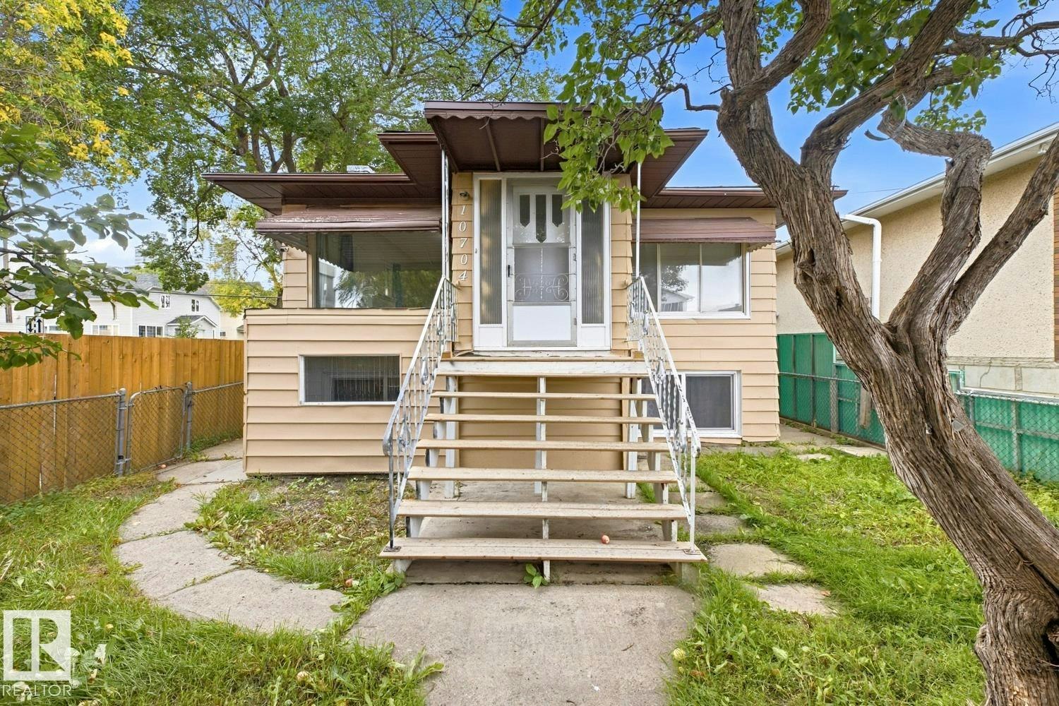 10704 96 Street, Edmonton, AB, T5H 2J6
