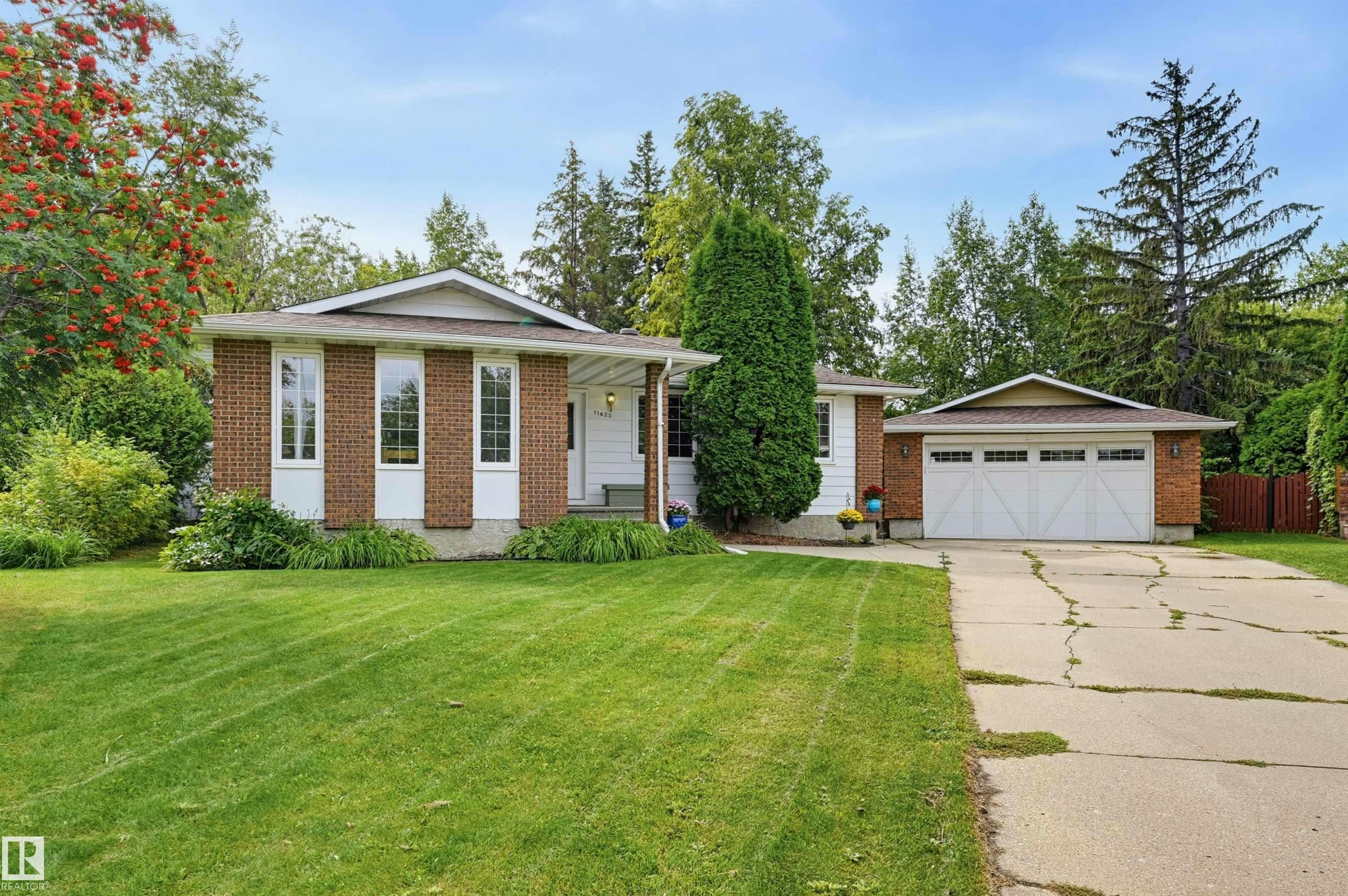11423 35 Avenue, Edmonton, AB, T6J 2W9