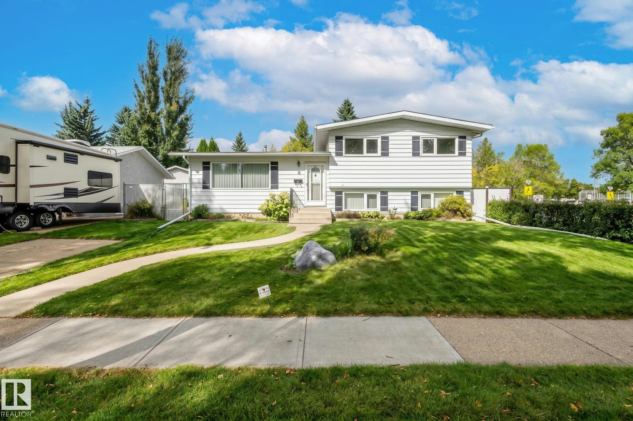 2 Lester Crescent, St. Albert, AB, T8N 2C1