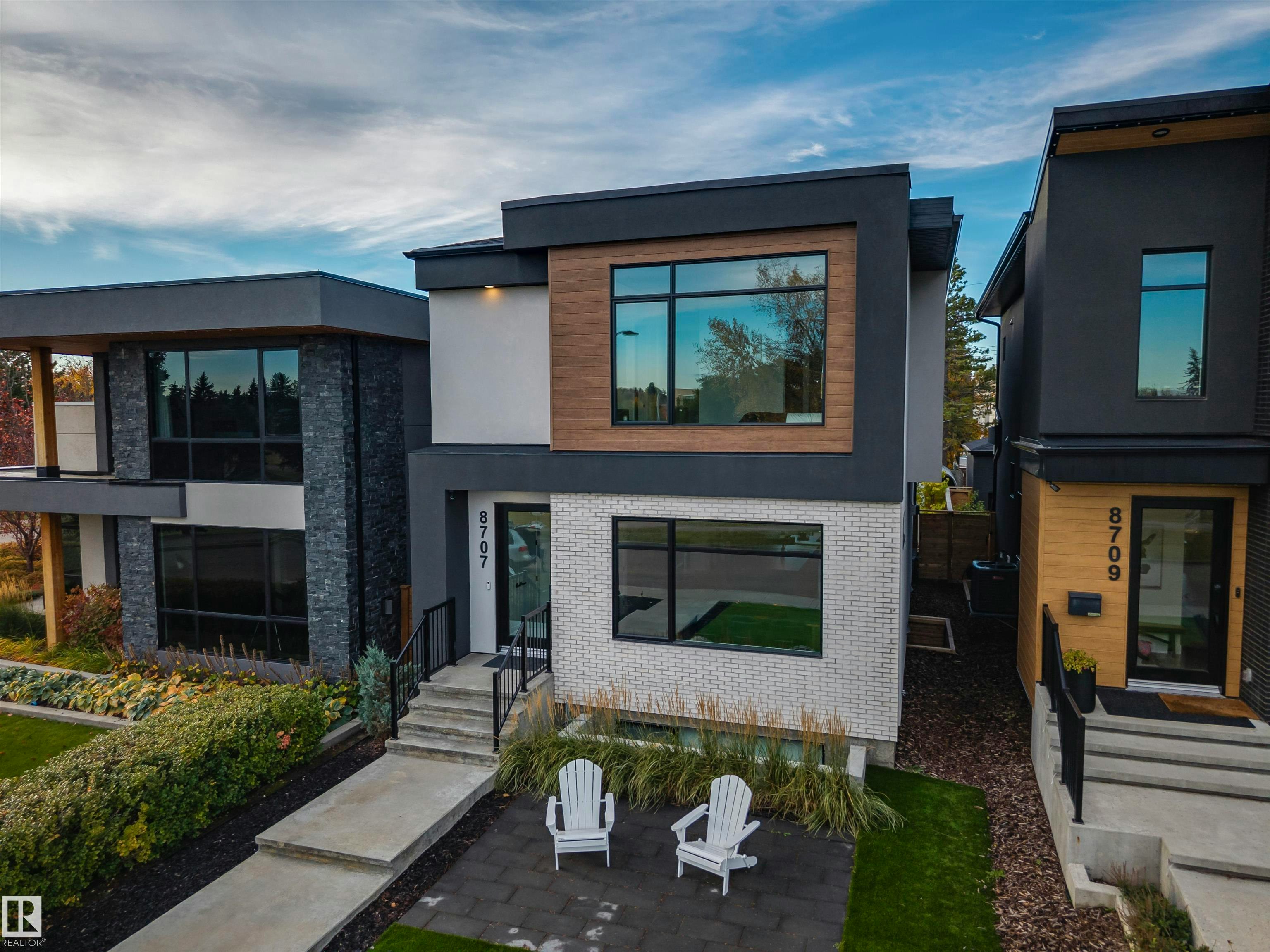 8707 Strathearn Crescent, Edmonton, AB, T6C 4C5