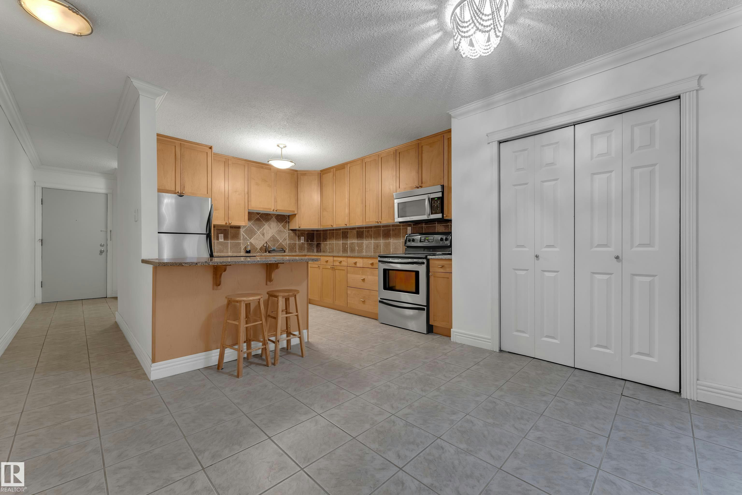 304-10165 113 Street, Edmonton, AB, T5K 1P1