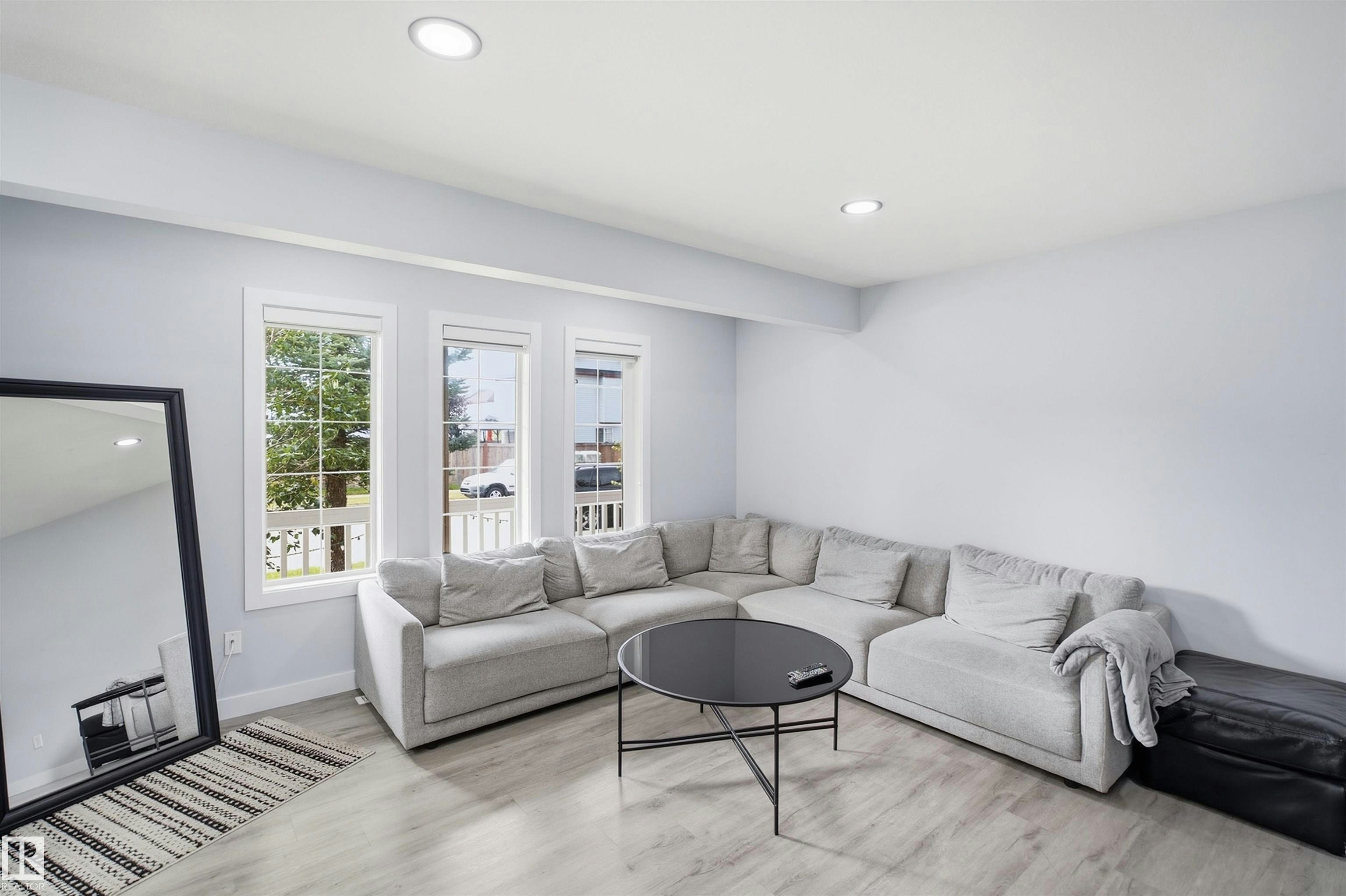 2122 37 Avenue, Edmonton, AB, T6T 1S2