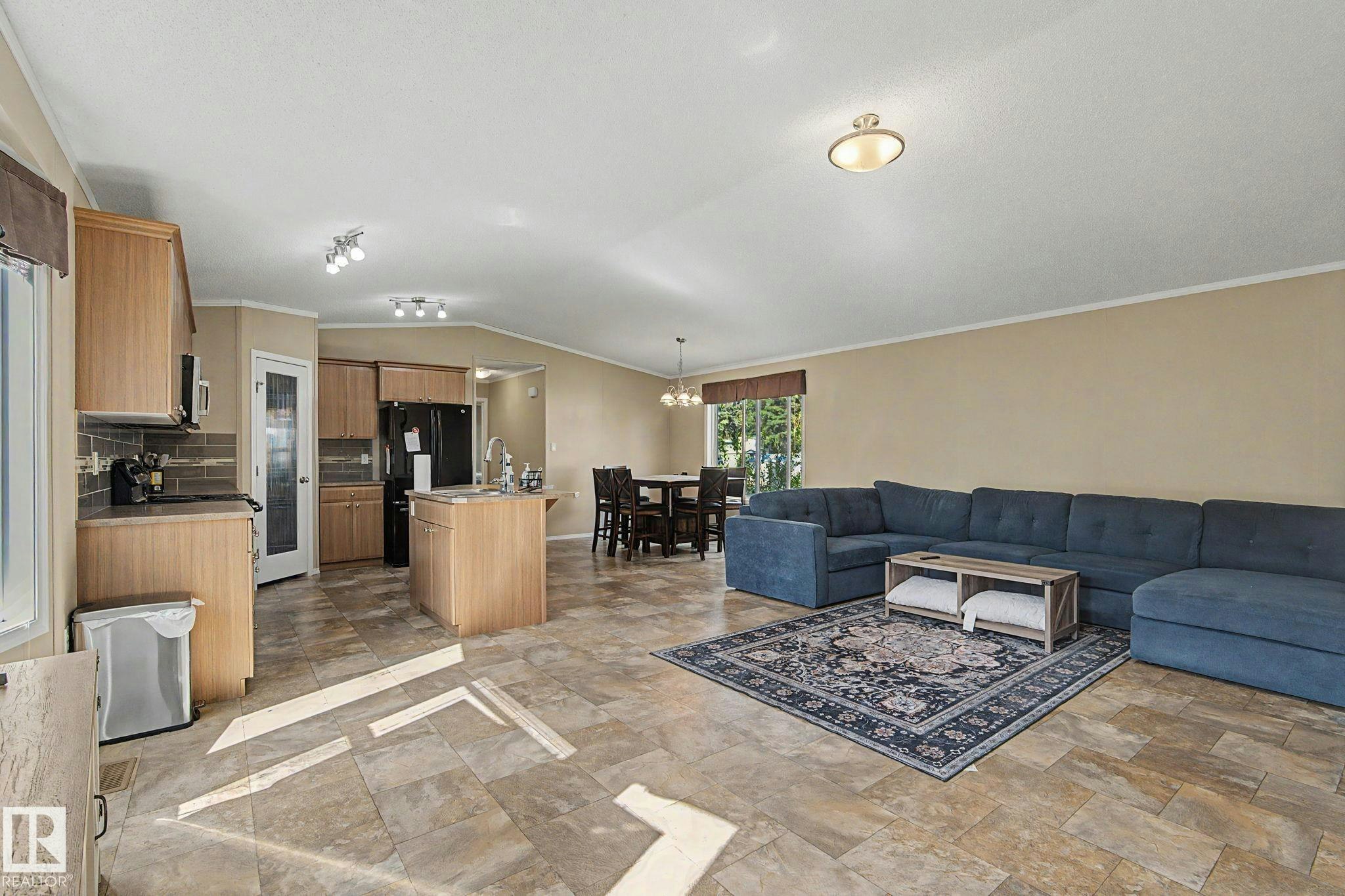 6 The Parkway, Edmonton, AB, T6P 1C7