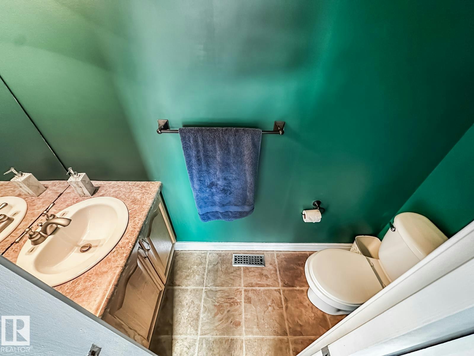 12060 19 Avenue, Edmonton, AB, T6W 1W5 - 19