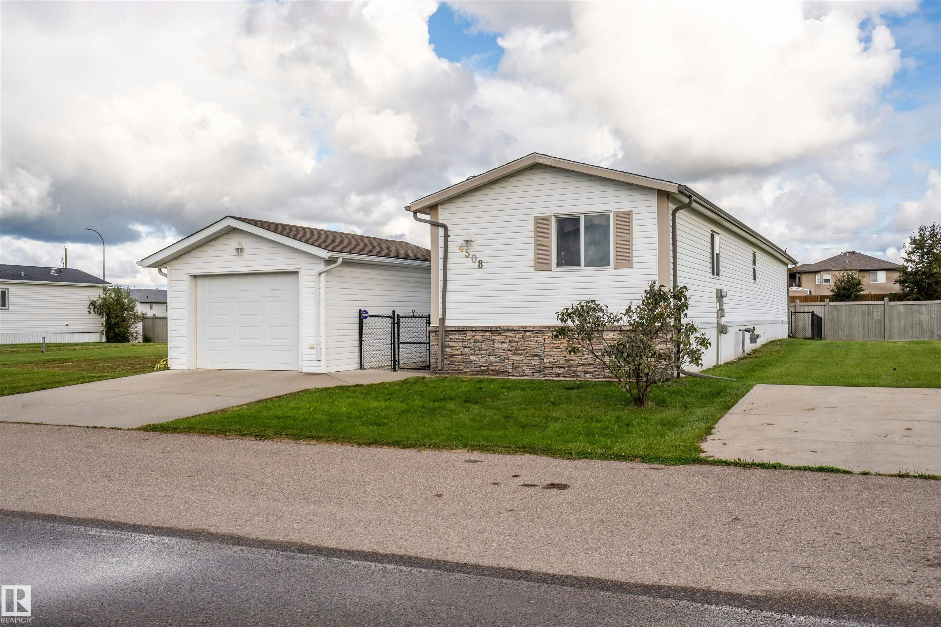 4508 Labrador Road, Cold Lake, AB, T9M 0C6
