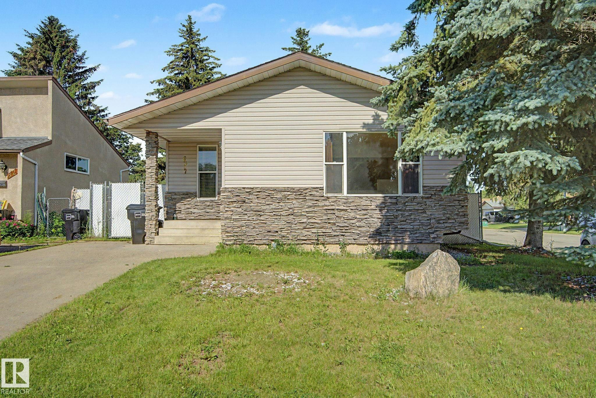 6237 13 Avenue, Edmonton, AB, T6L 2E5