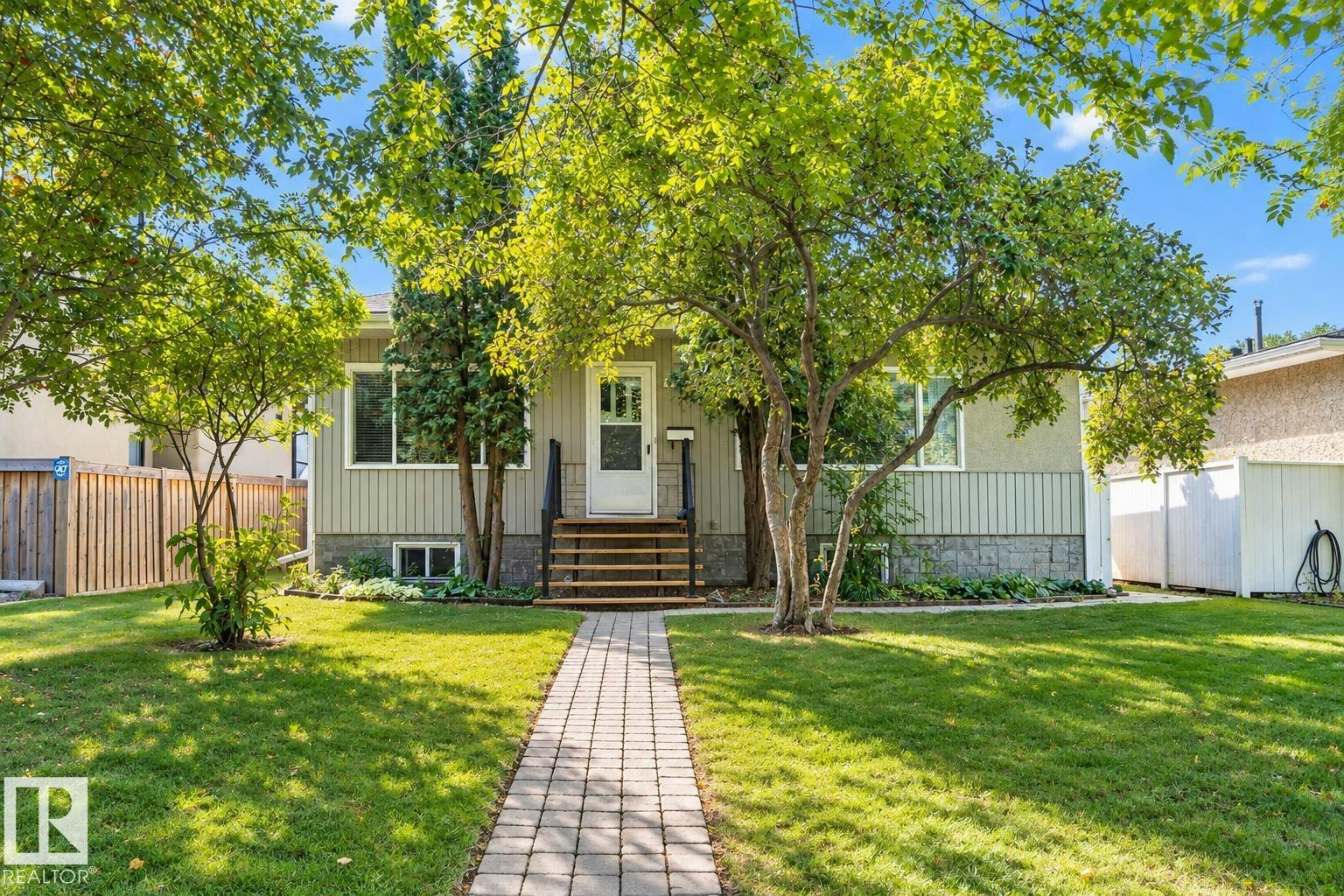 8743 Strathearn Drive, Edmonton, AB, T6C 4C8