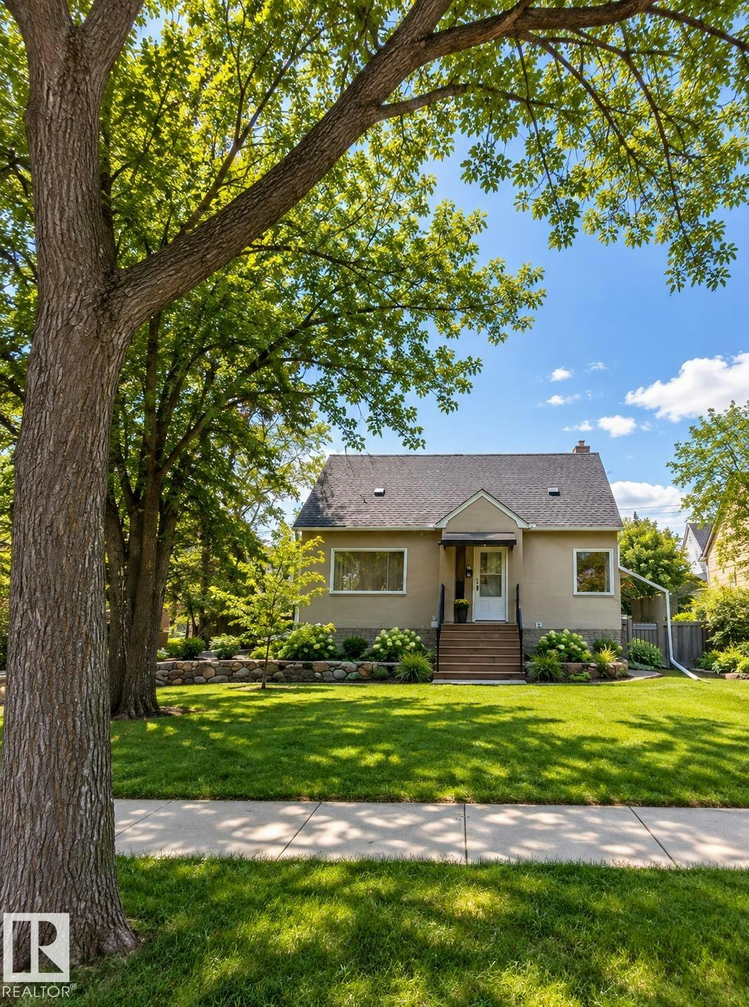 6542 112a Street NW, Edmonton, AB, T6H 4R3